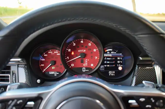 Porsche Macan view 7