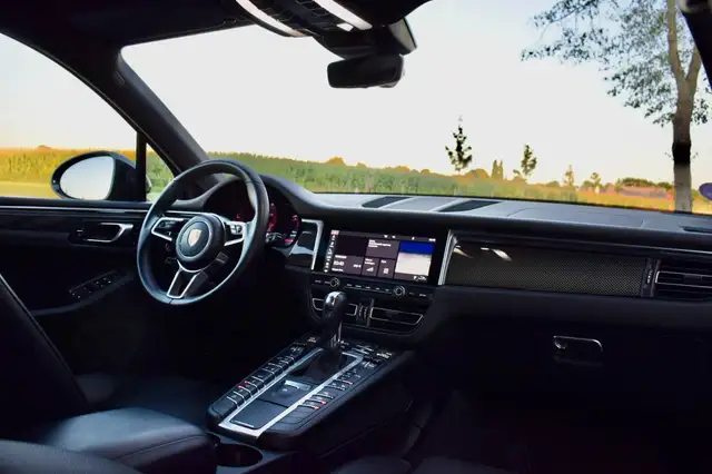 Porsche Macan view 10