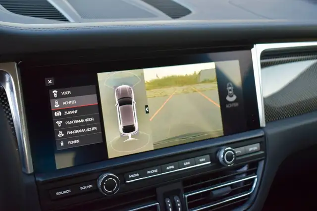 Porsche Macan view 13