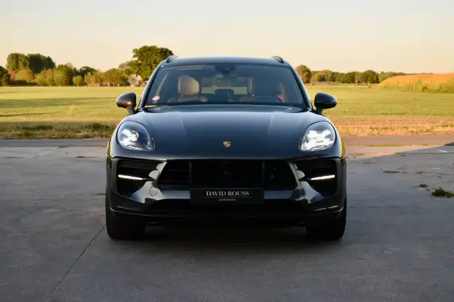 Porsche Macan view 8