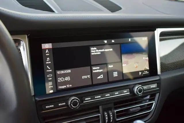 Porsche Macan view 14
