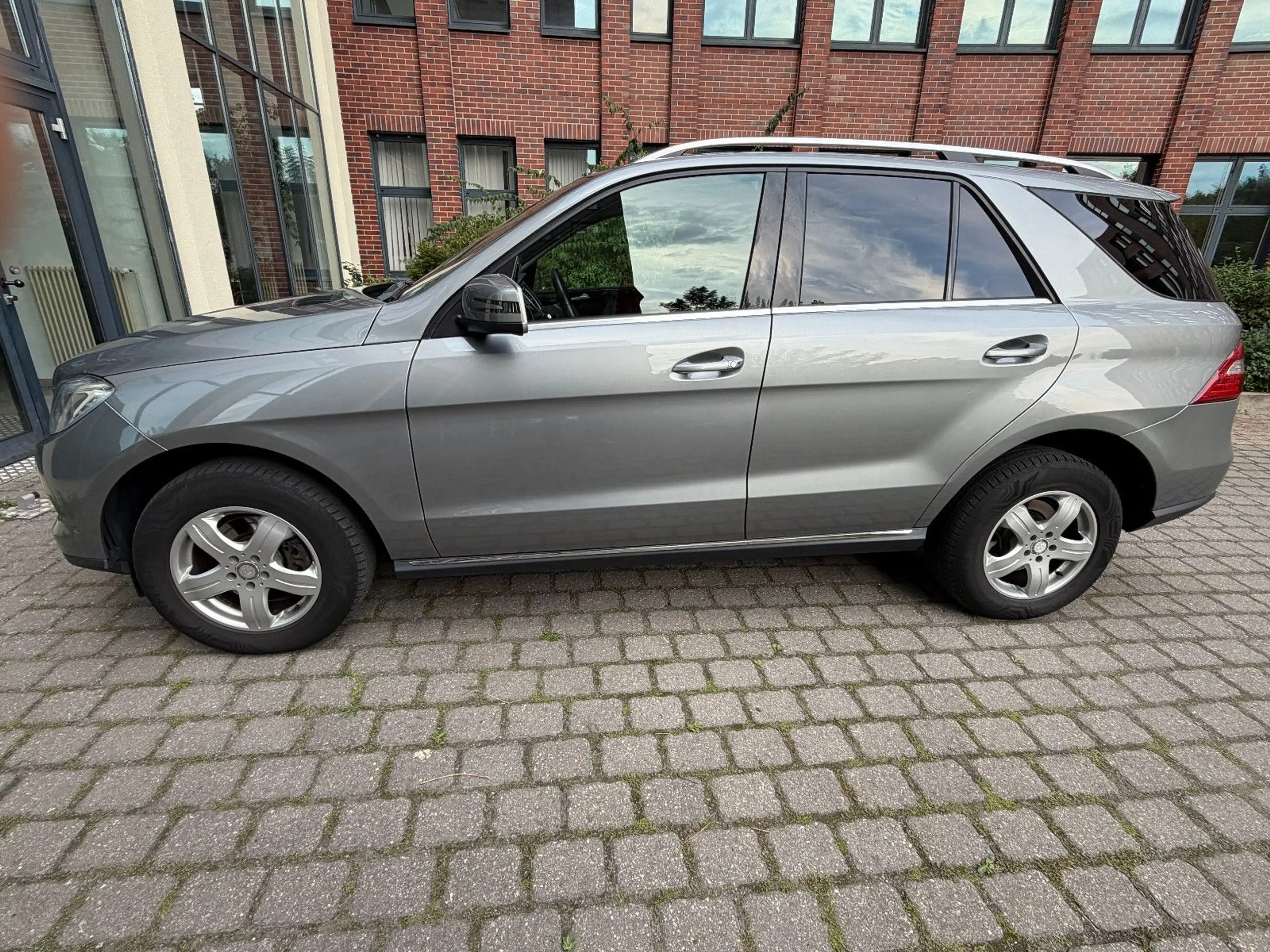 Mercedes-Benz ML 350 CDI BlueTec 4Matic LEDER°NAVI — photo 6