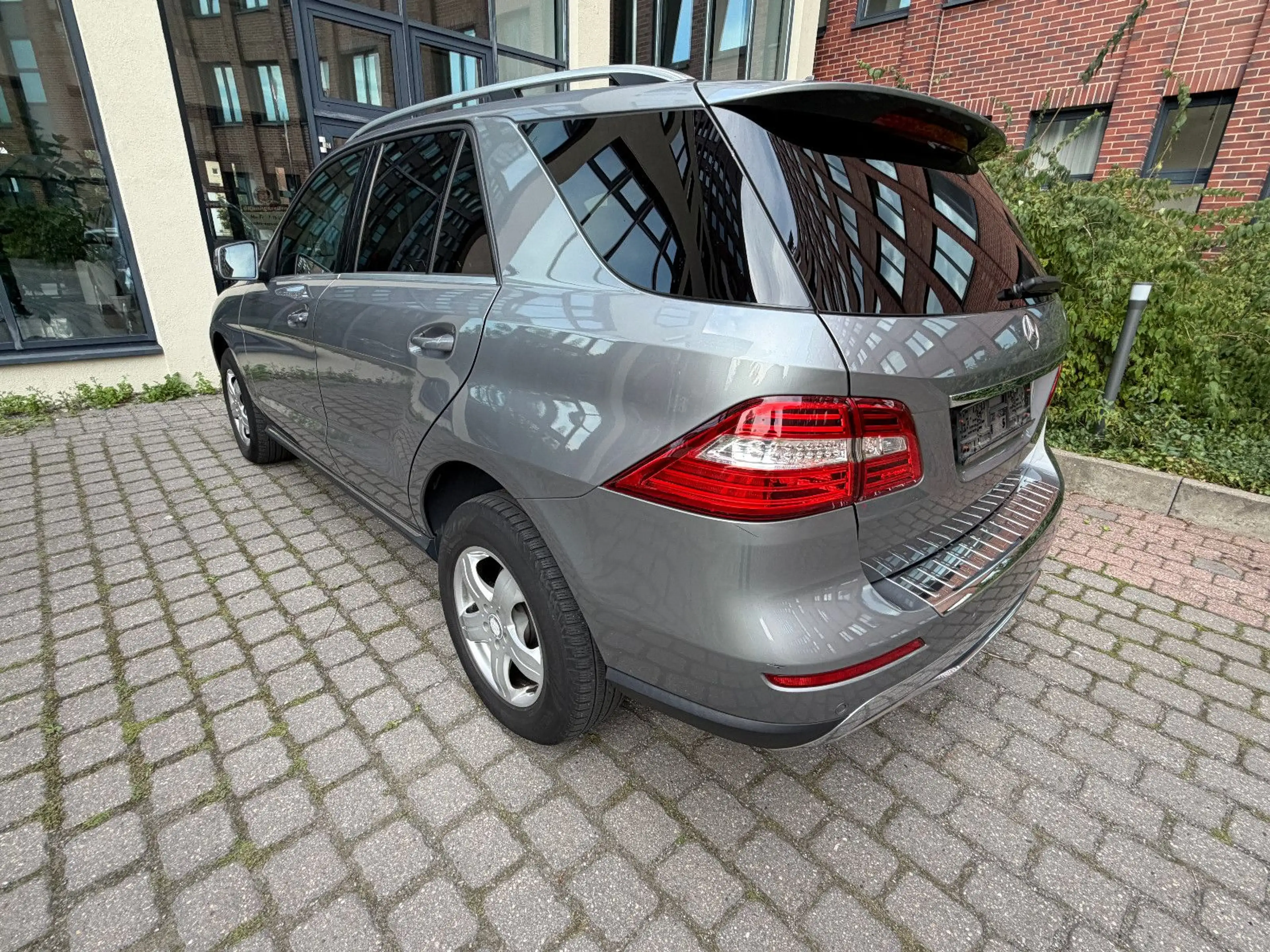 Mercedes-Benz ML 350 CDI BlueTec 4Matic LEDER°NAVI — photo 7