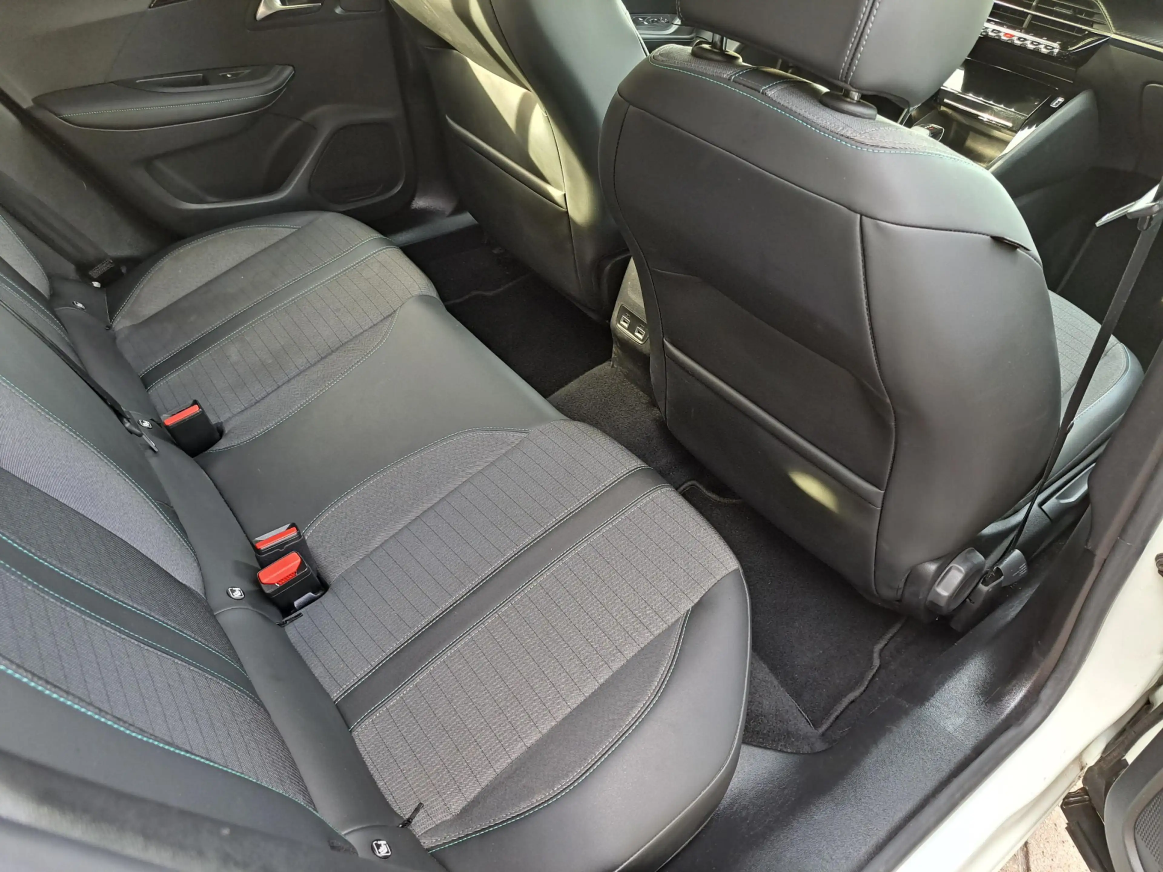 Peugeot 2008 1.2 PureTech Allure Pack - Trekhaak — photo 10