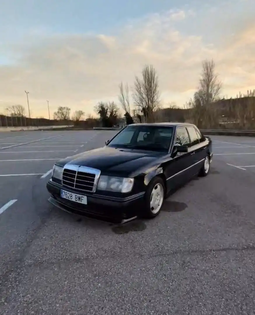 Mercedes-Benz 300 300D Turbo - 1