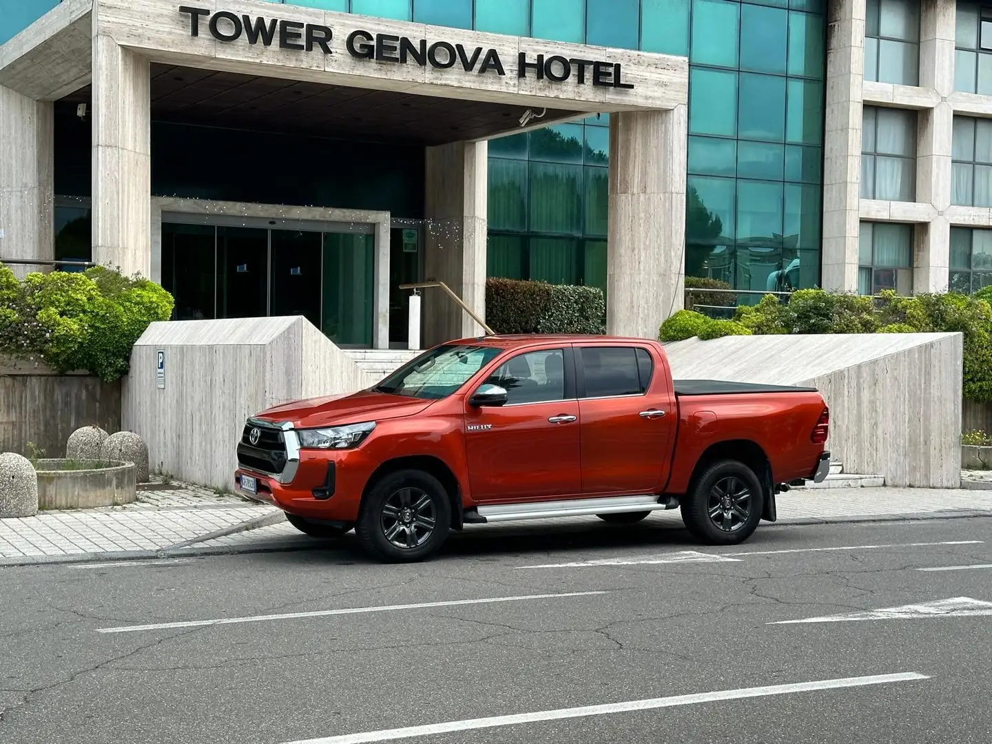 Toyota Hilux Hilux 2.4 d-4d double cab Lounge 4wd Arancione - 1
