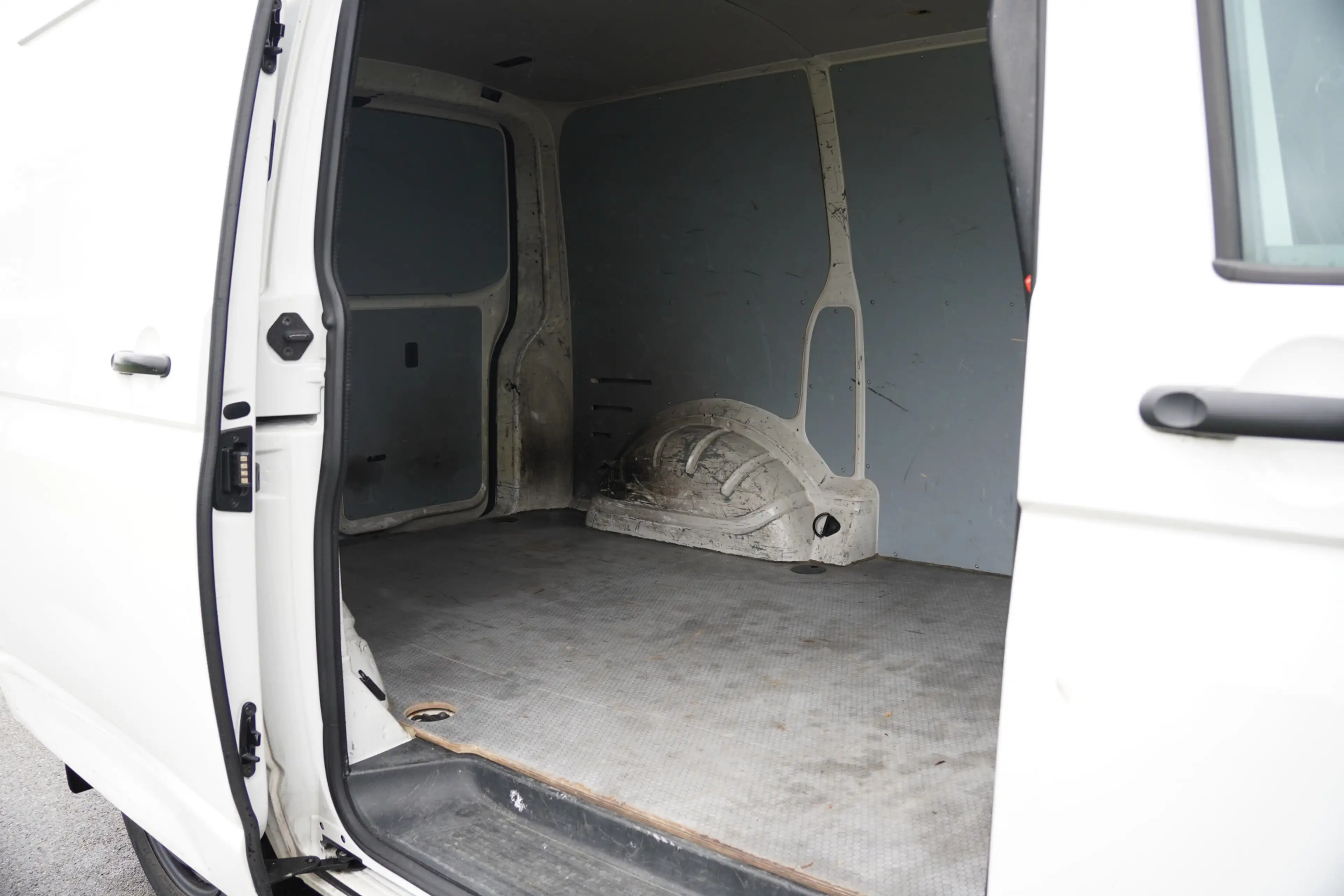 Volkswagen T6.1 Transporter 2.0 TDI L1H1 28 Comfortline / Airco / 3 persoon / — photo 7
