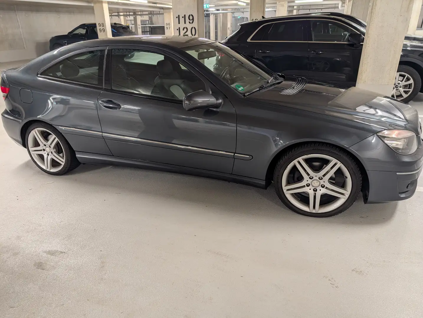 Mercedes-Benz CLC CLC-Klasse 180 Kompressor Grijs - 2