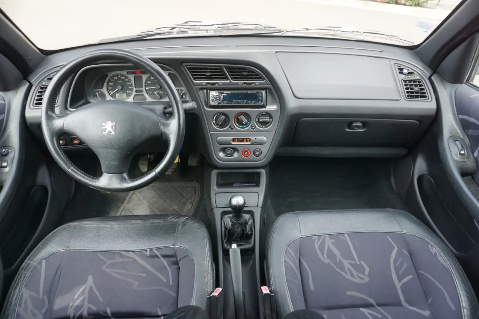 Peugeot 306 2.0 i 16v 135 ch XSi Grau - 2