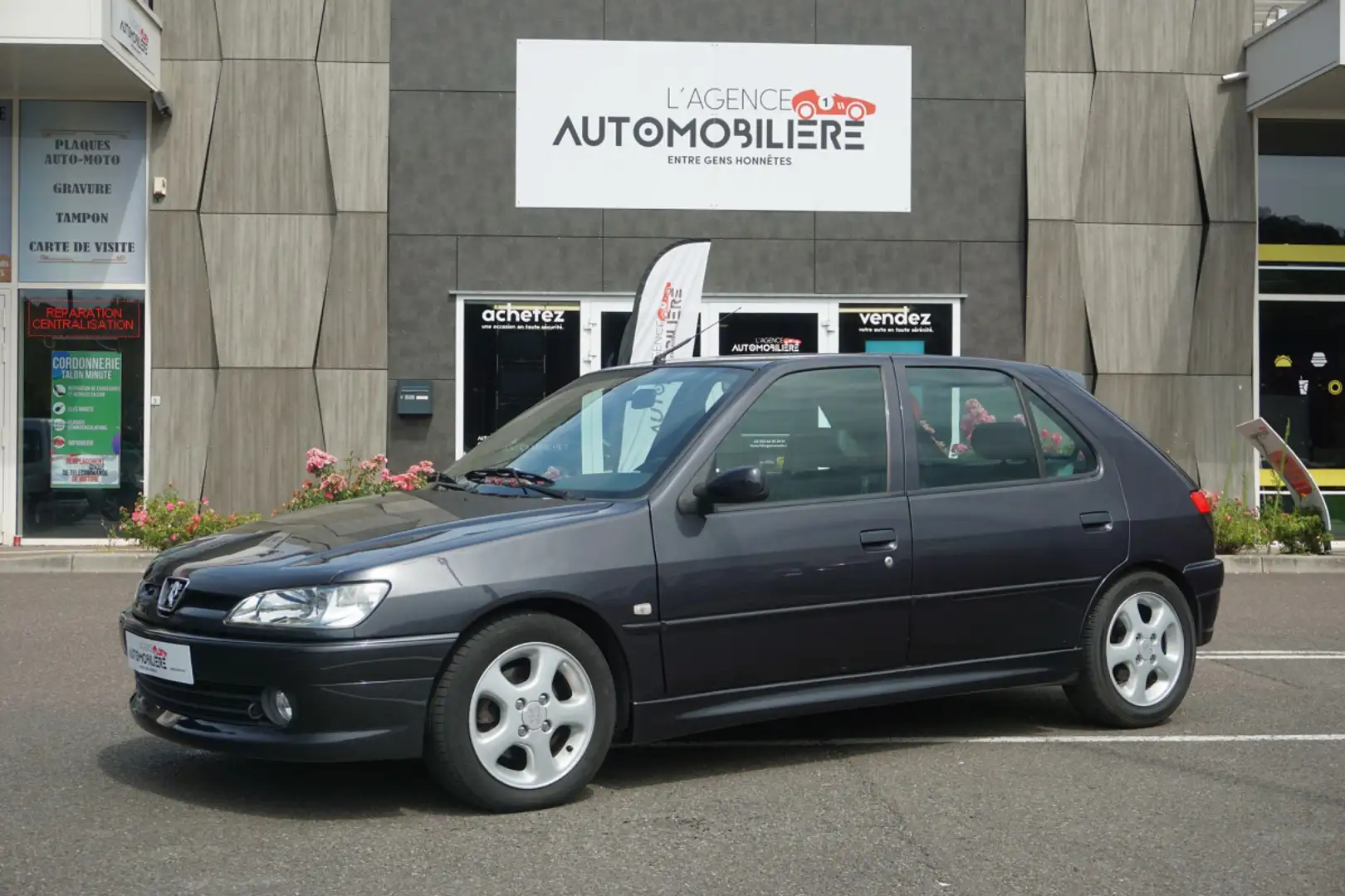 Peugeot 306 2.0 i 16v 135 ch XSi Grau - 1