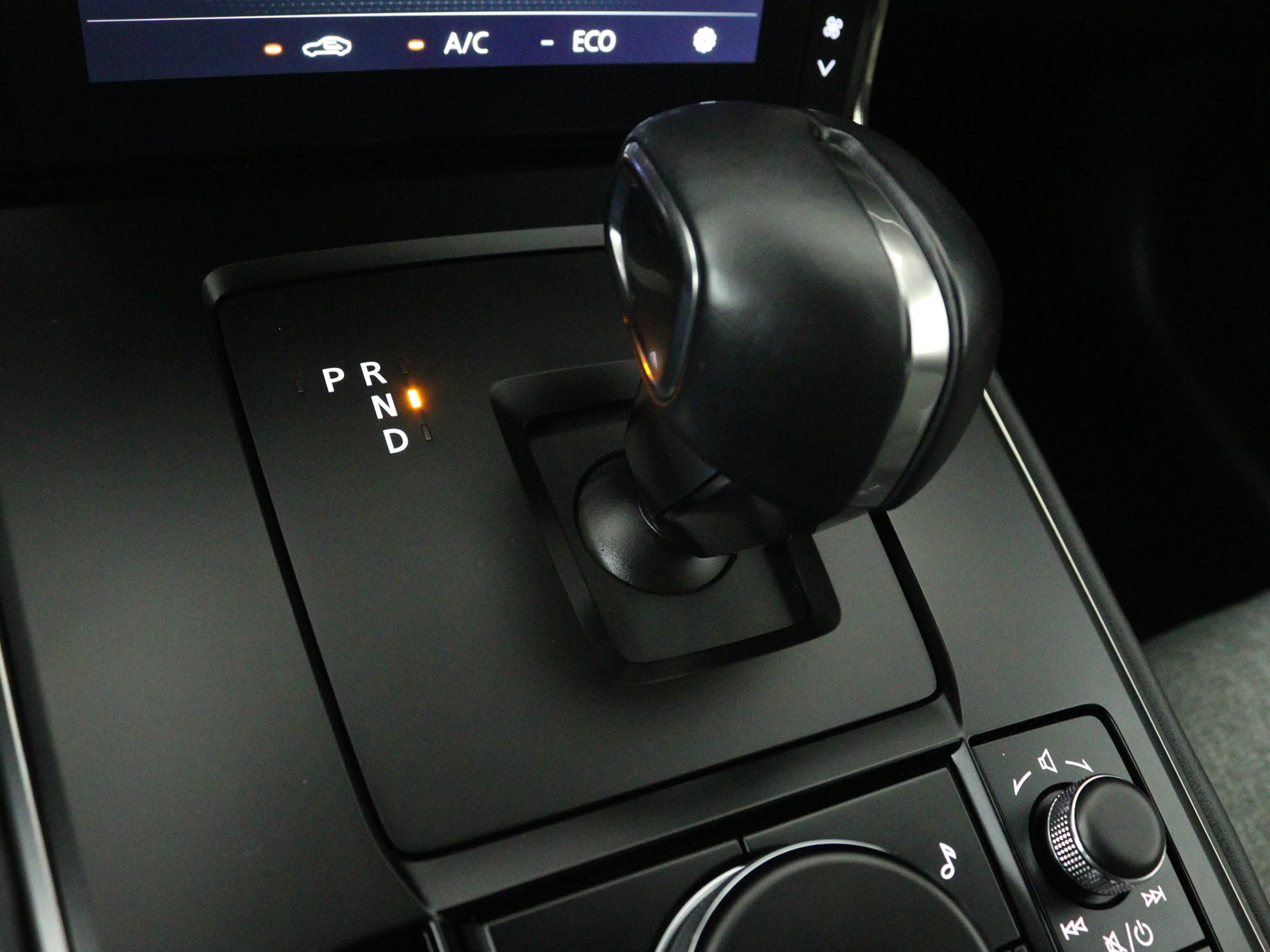 Mazda MX-30 e-SkyActiv EV 145 Advantage 36 kWh Onderweg-naar-d — photo 5