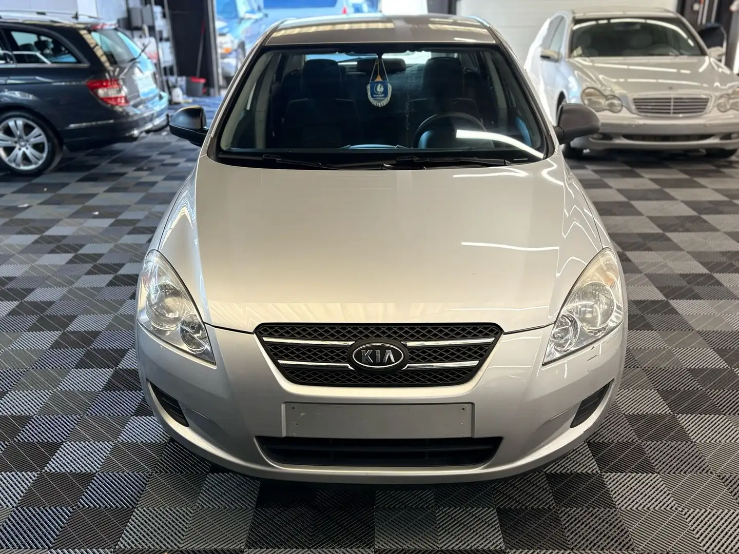 Kia Ceed / cee'd 1.4i benzine bj. 2008 192000km Gris - 2