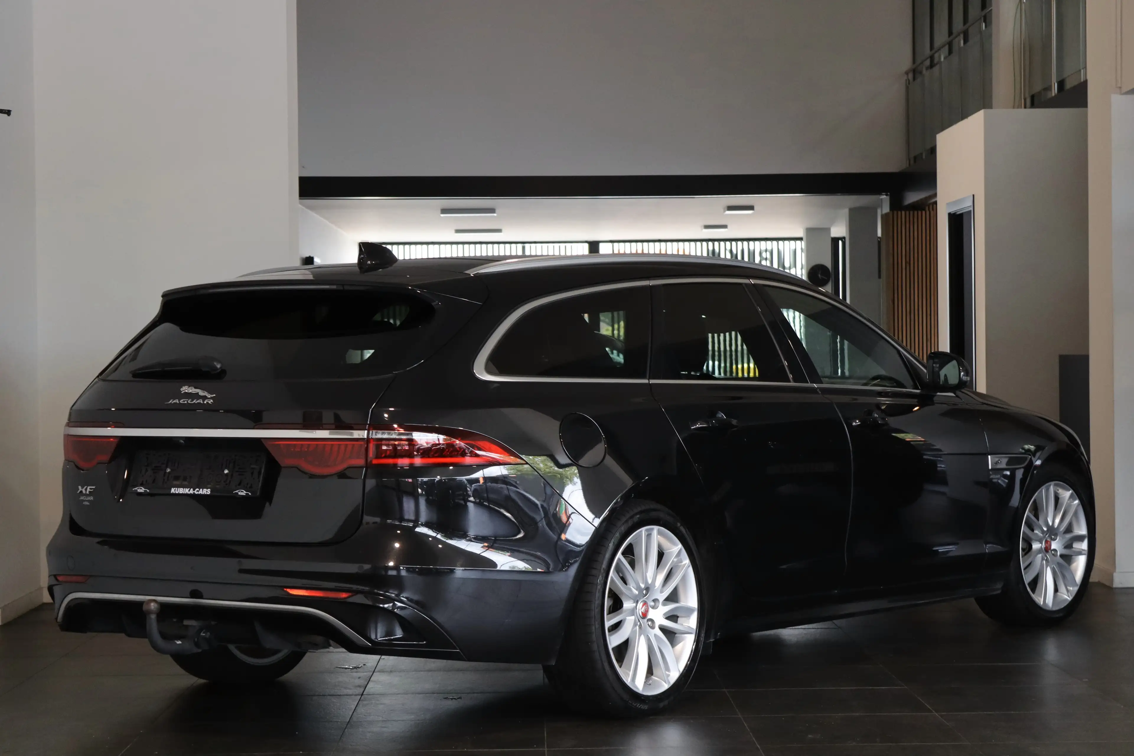 Jaguar XF Sportbrake R-Dynamic BTW Cam Pano Navi Garantie — photo 4