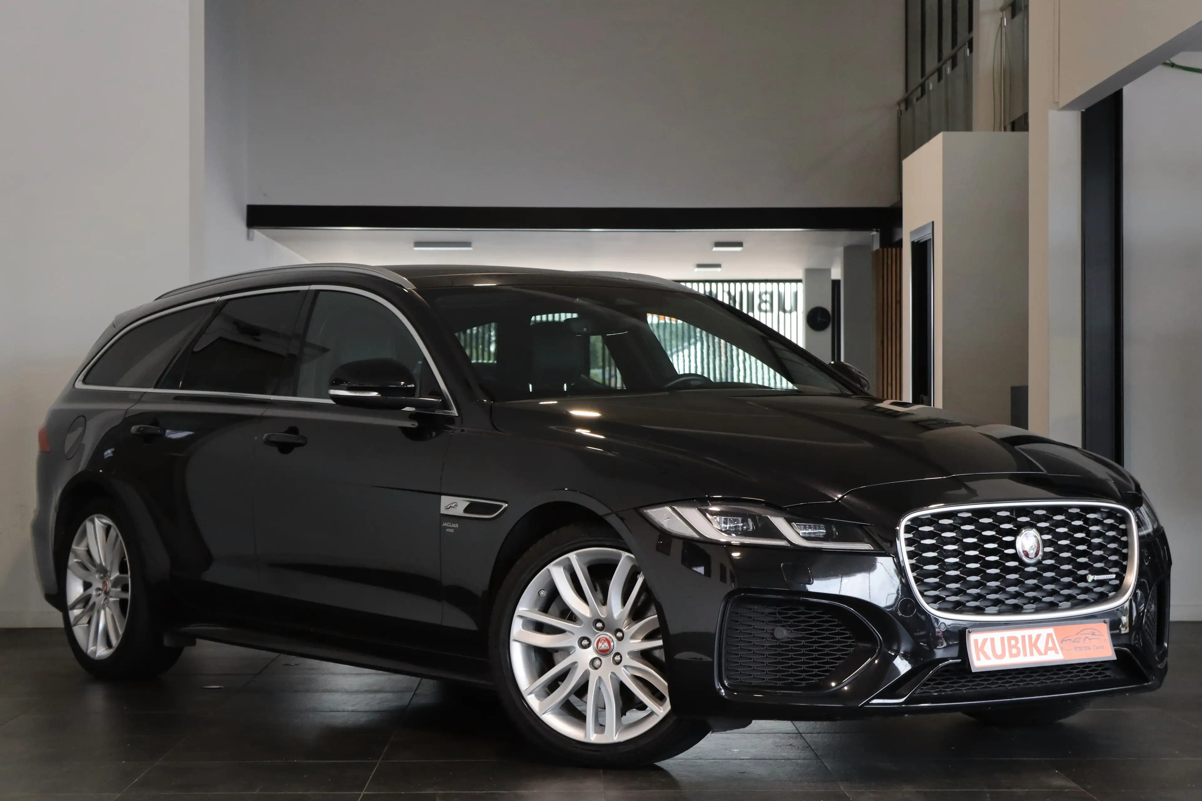 Jaguar XF Sportbrake R-Dynamic BTW Cam Pano Navi Garantie — photo 3