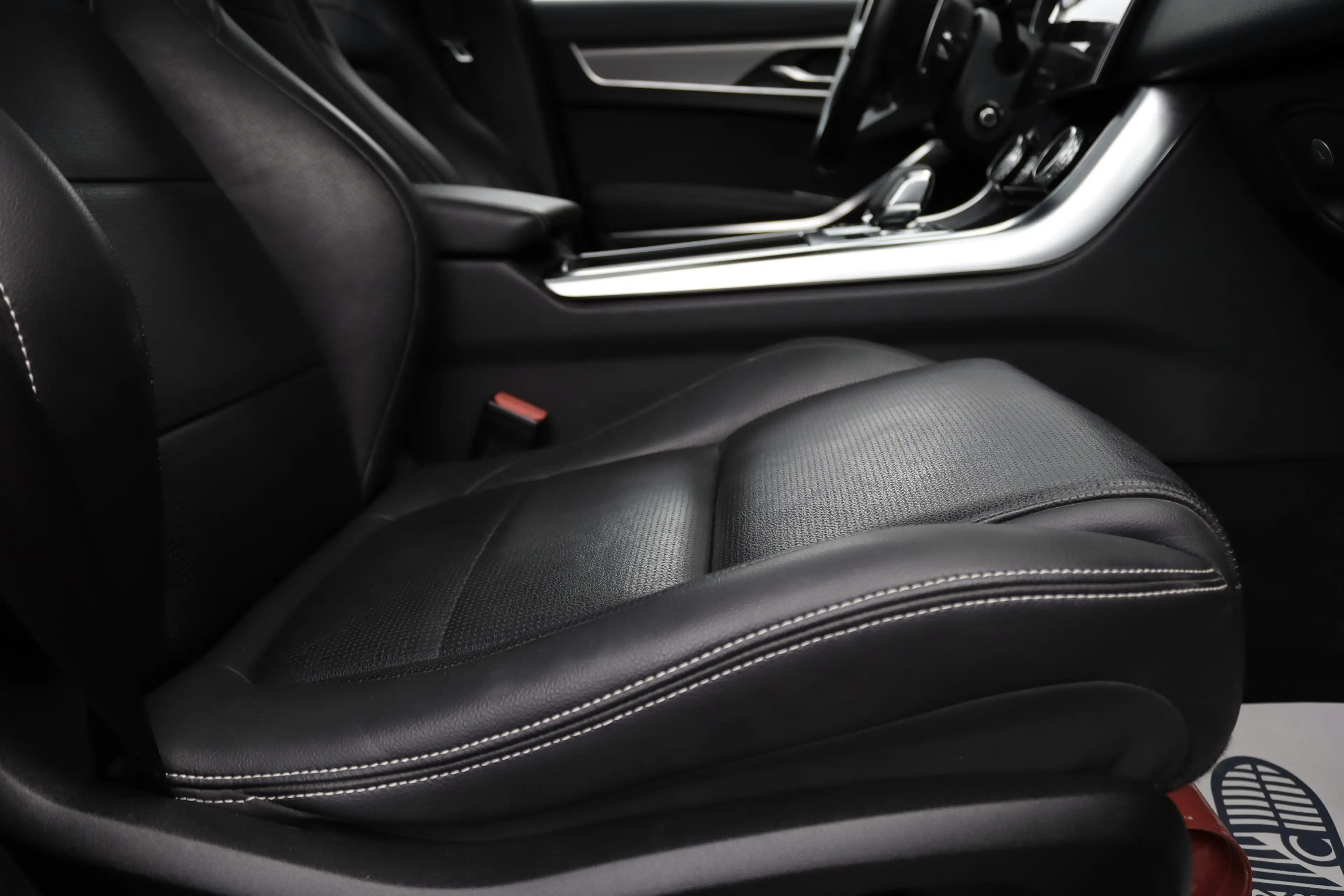 Jaguar XF Sportbrake R-Dynamic BTW Cam Pano Navi Garantie — photo 8