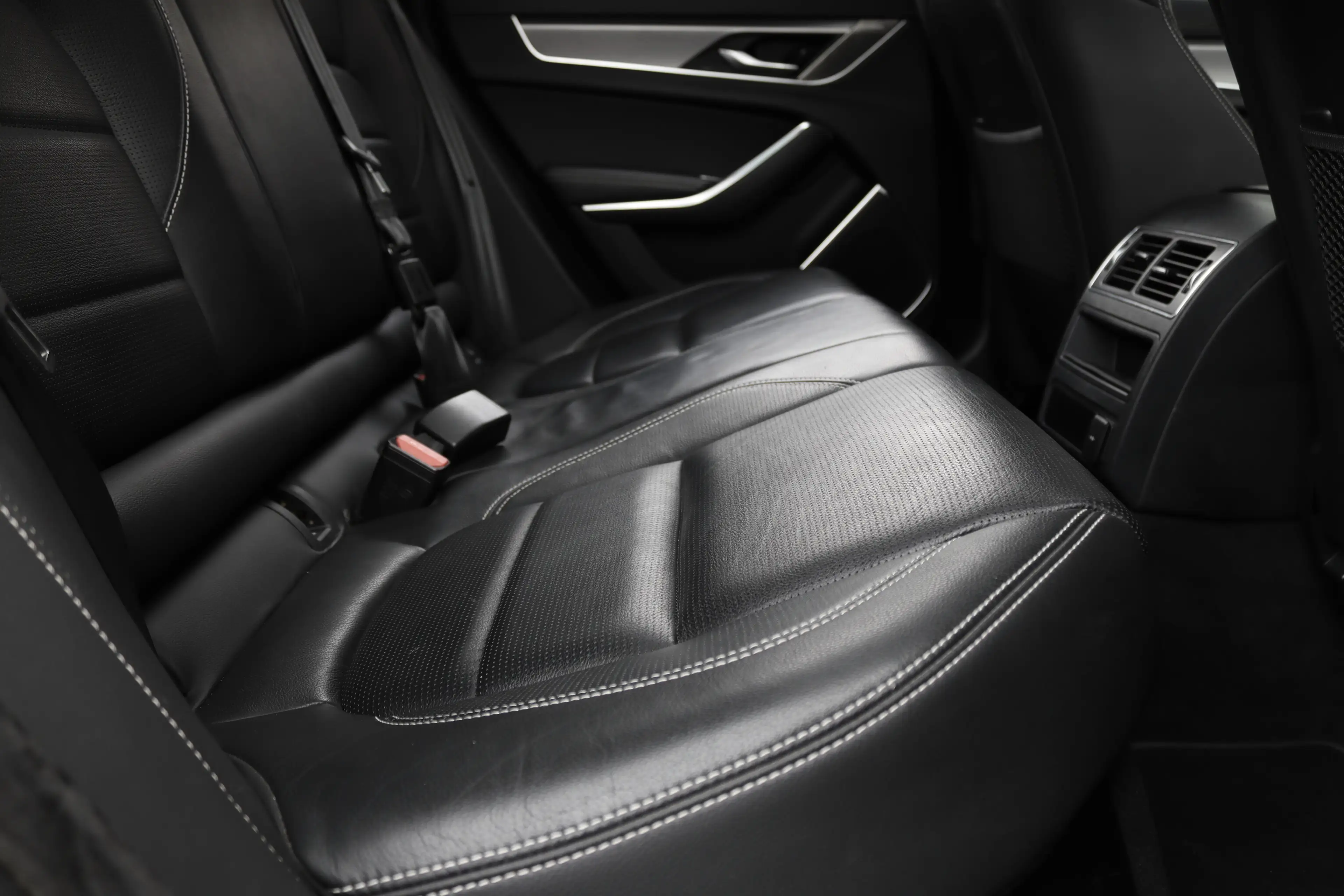 Jaguar XF Sportbrake R-Dynamic BTW Cam Pano Navi Garantie — photo 9