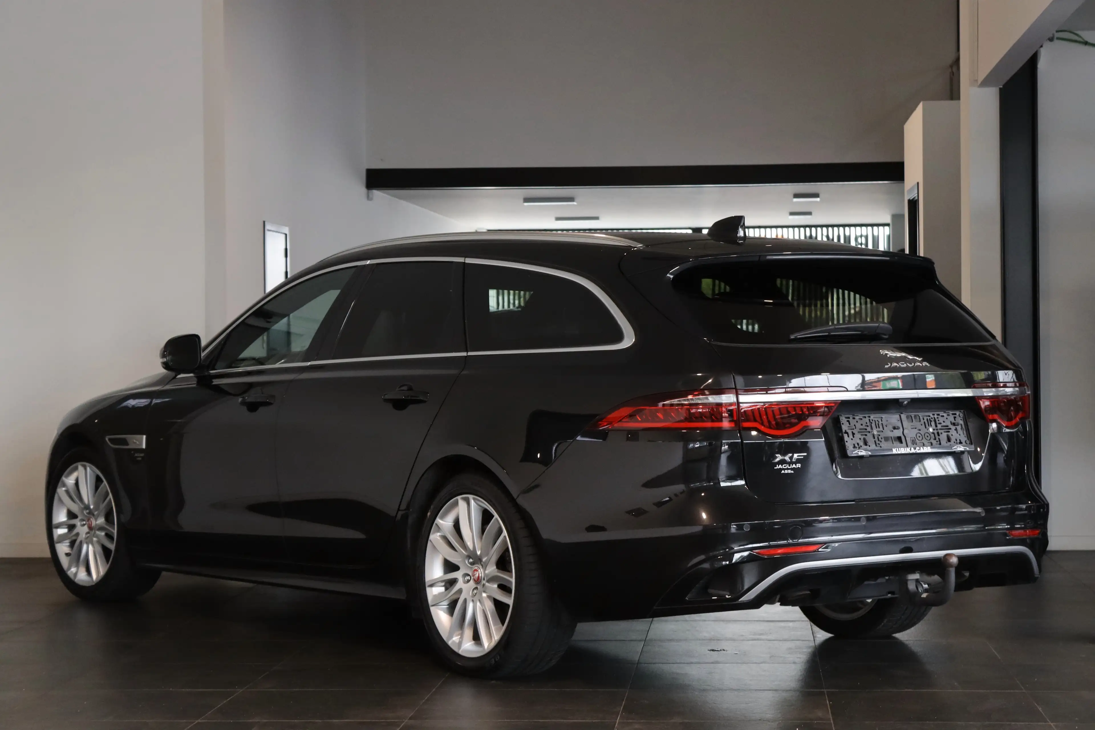 Jaguar XF Sportbrake R-Dynamic BTW Cam Pano Navi Garantie — photo 6