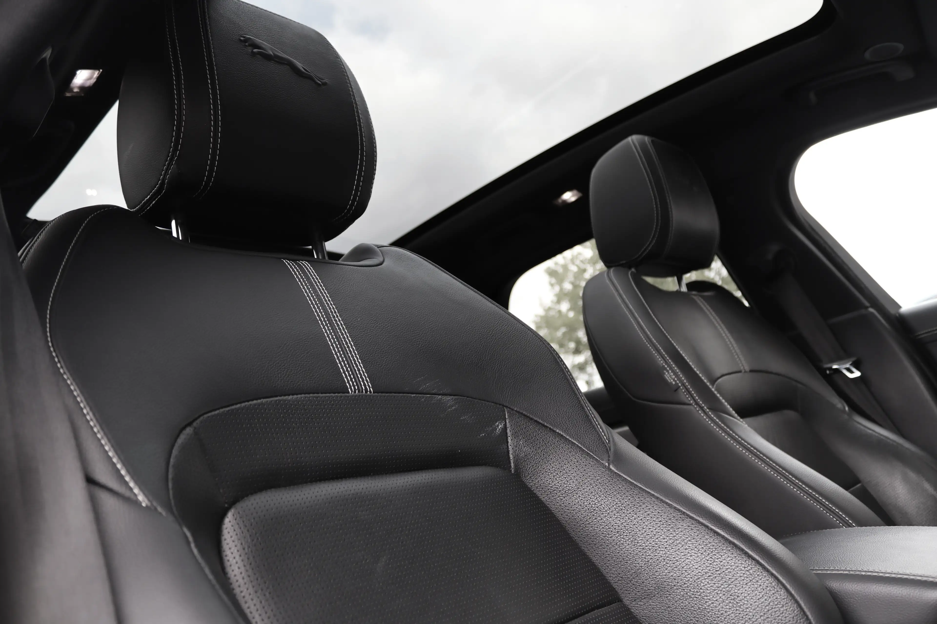 Jaguar XF Sportbrake R-Dynamic BTW Cam Pano Navi Garantie — photo 10