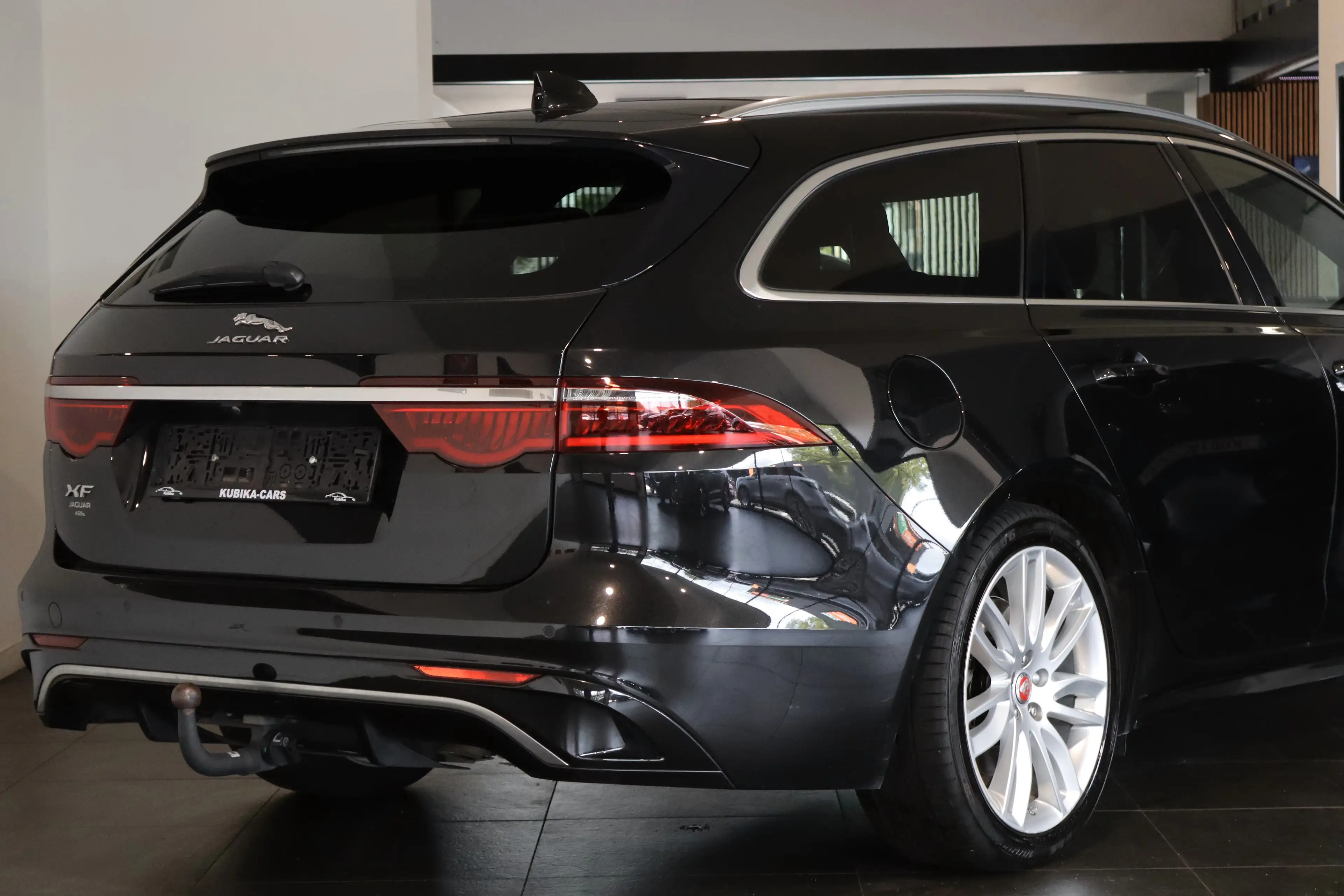 Jaguar XF Sportbrake R-Dynamic BTW Cam Pano Navi Garantie — photo 5