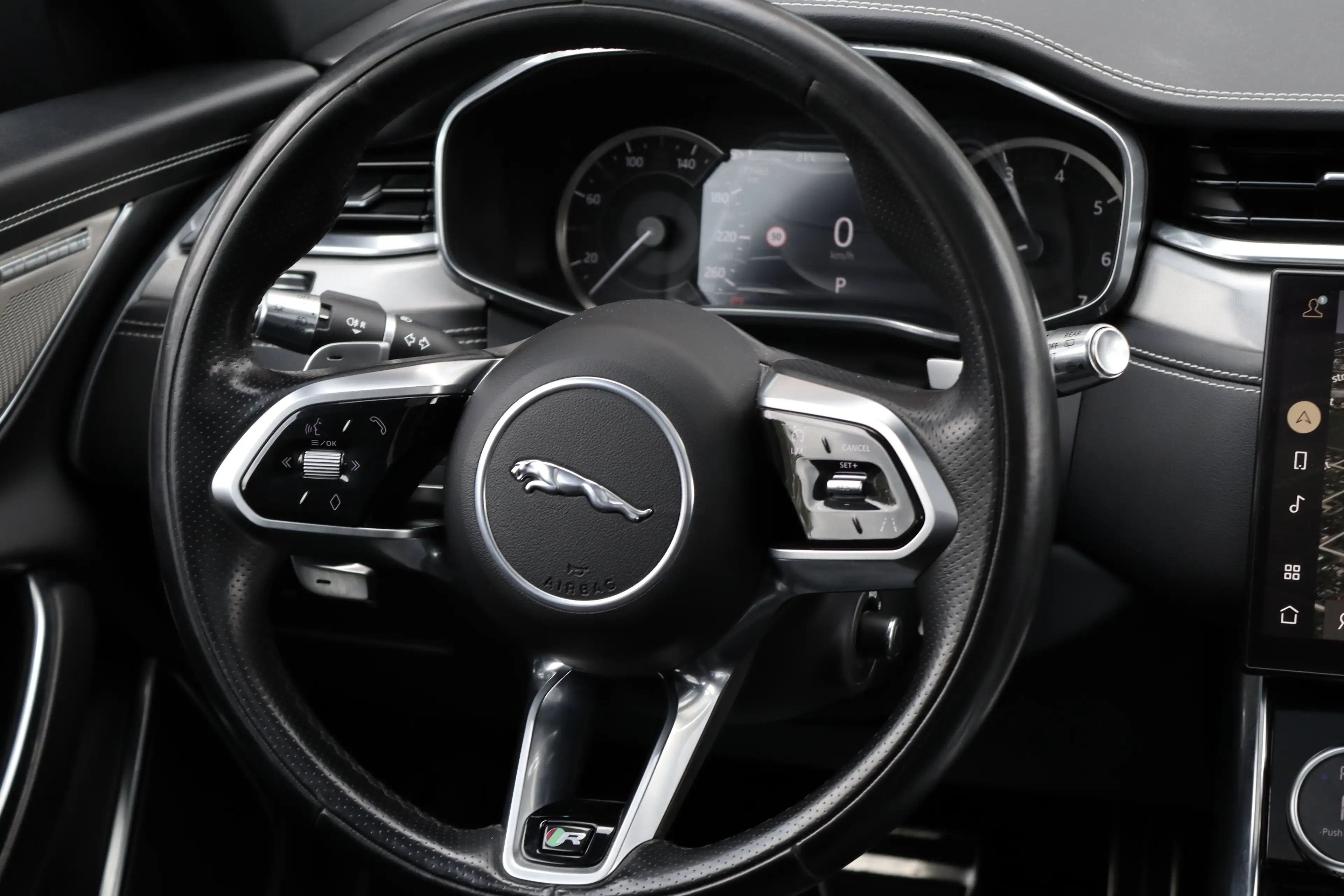Jaguar XF Sportbrake R-Dynamic BTW Cam Pano Navi Garantie — photo 12
