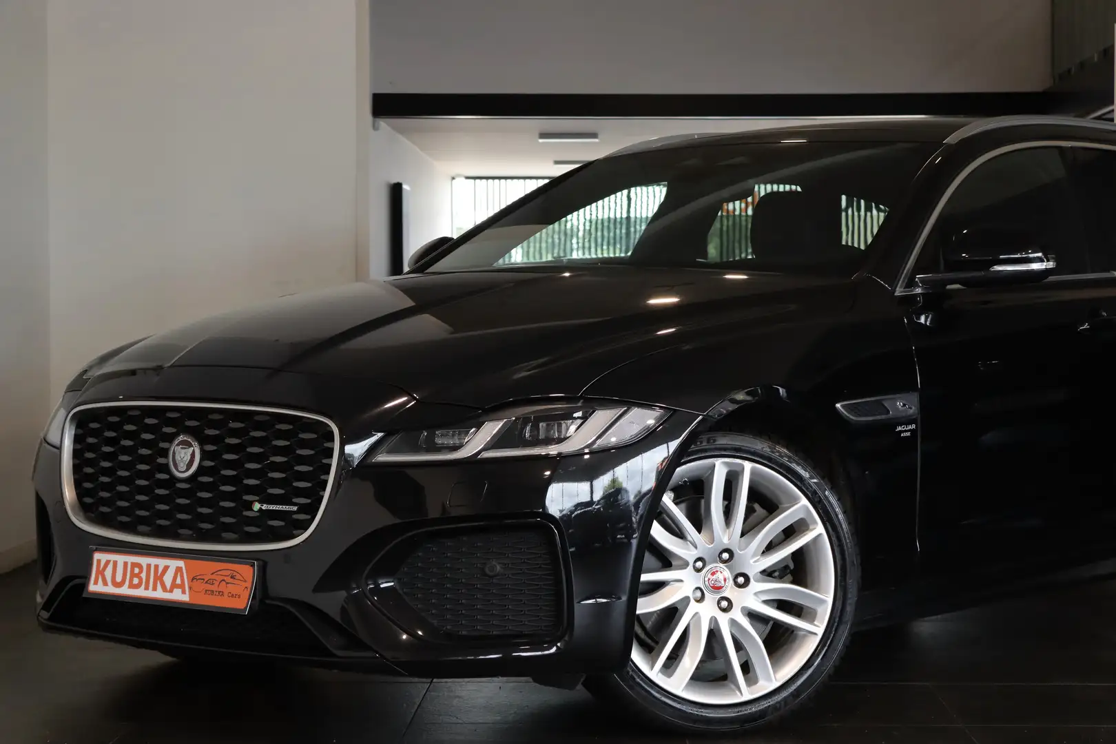 Jaguar XF Sportbrake R-Dynamic BTW Cam Pano Navi Garantie Zwart - 2