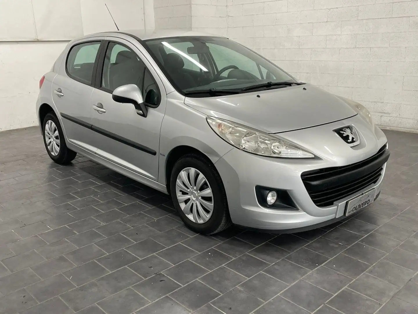 Peugeot 207 1.4 8V 75CV 5p. UNIPRO Gris - 1
