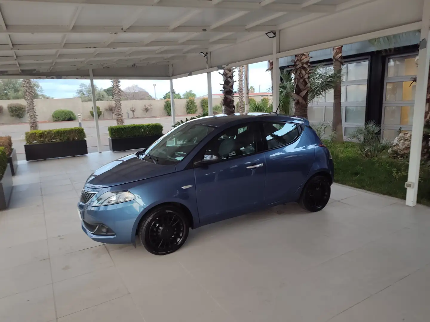 Lancia Ypsilon Ypsilon 1.0 firefly hybrid Silver s Blauw - 1
