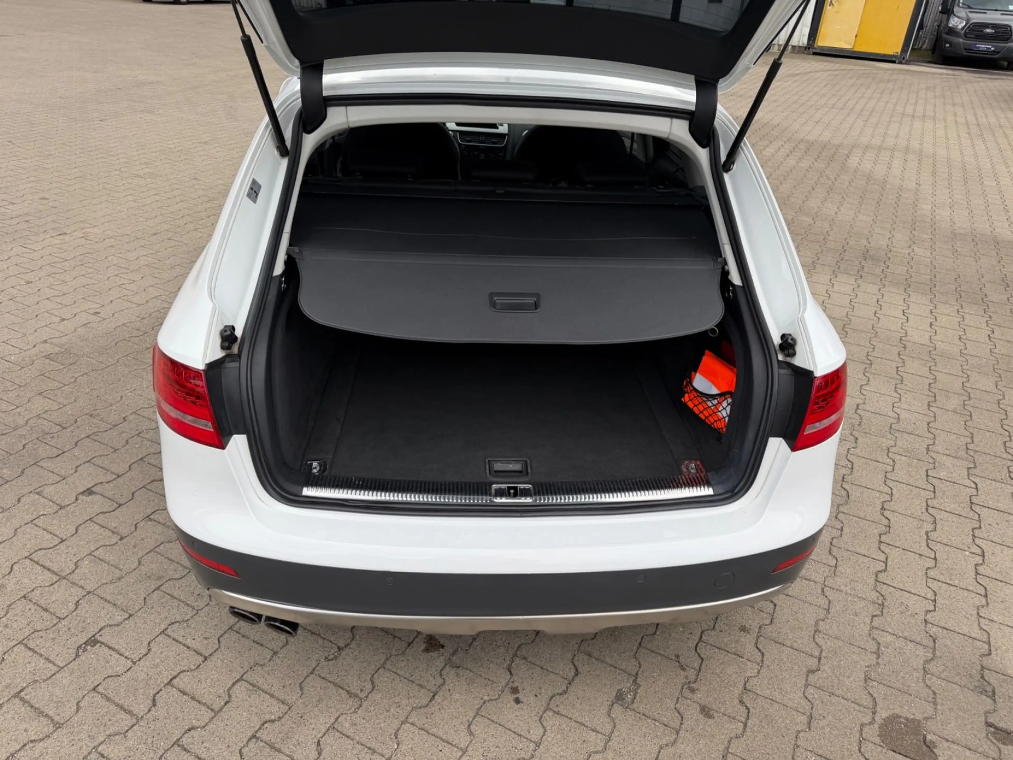 Audi A4 allroad quattro 2.0 TDI/EURO5/TEMPOMAT/XENON — photo 14