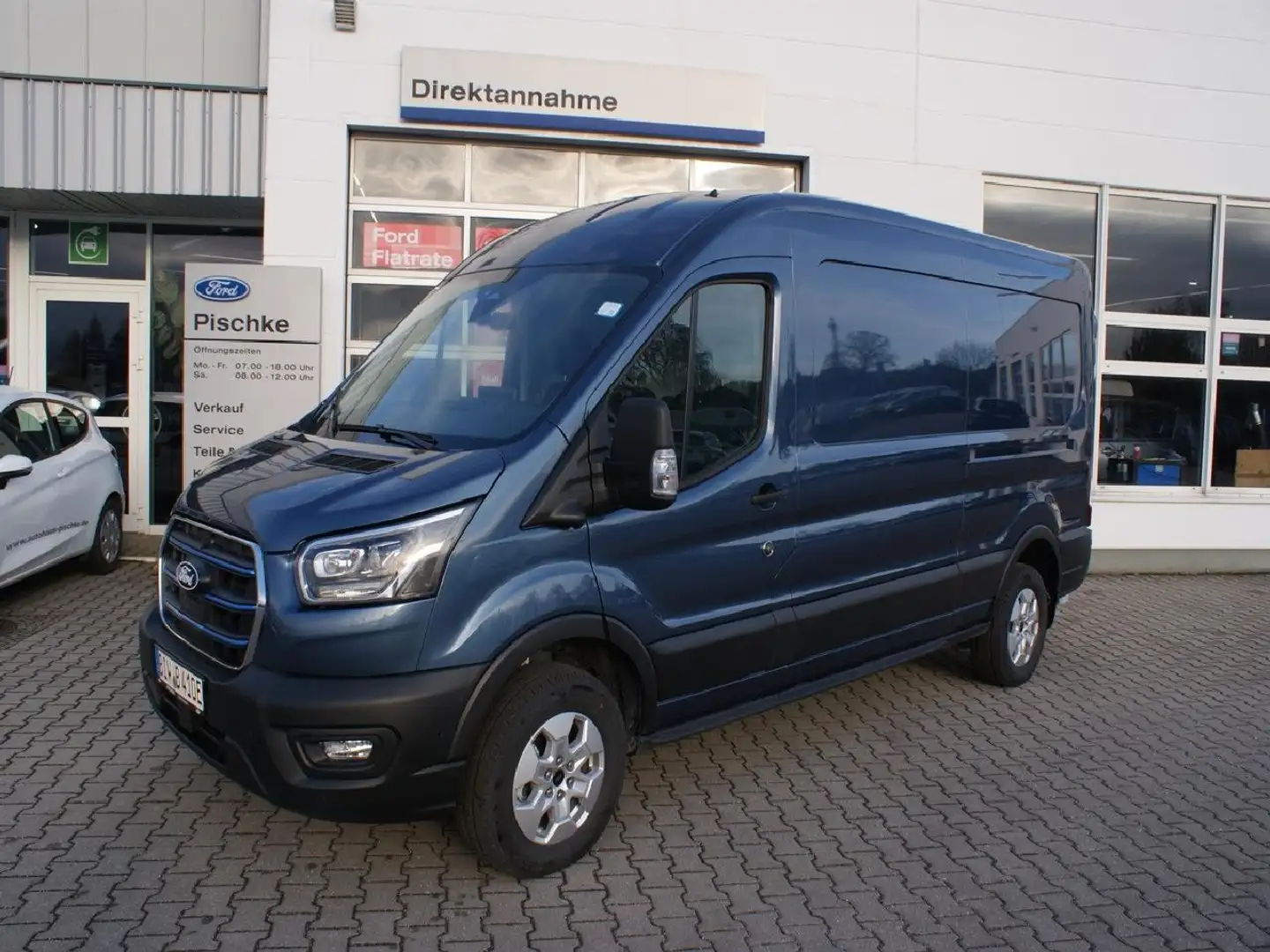 Ford Transit L3H2 Trend 89kWh 184 PS Blau - 1