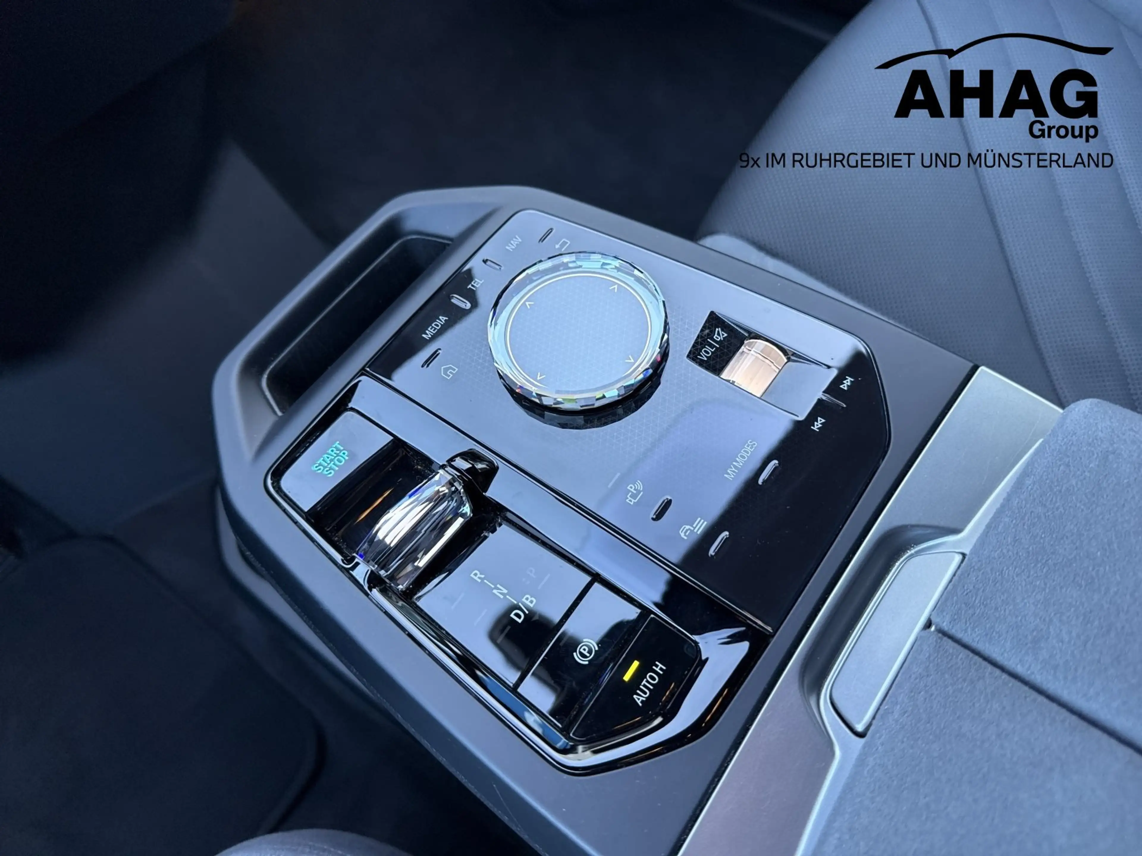 BMW iX xDrive45  M Sport AHK Sitzbelüf 360° ACC H/K — photo 10