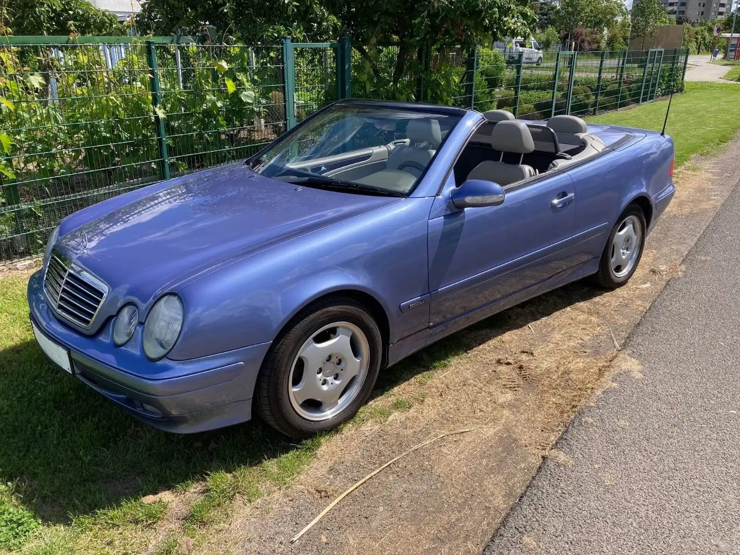 Mercedes-Benz CLK 200 Cabrio Elegance *2.HAND+ORIGINALZUSTAND* Bleu - 1