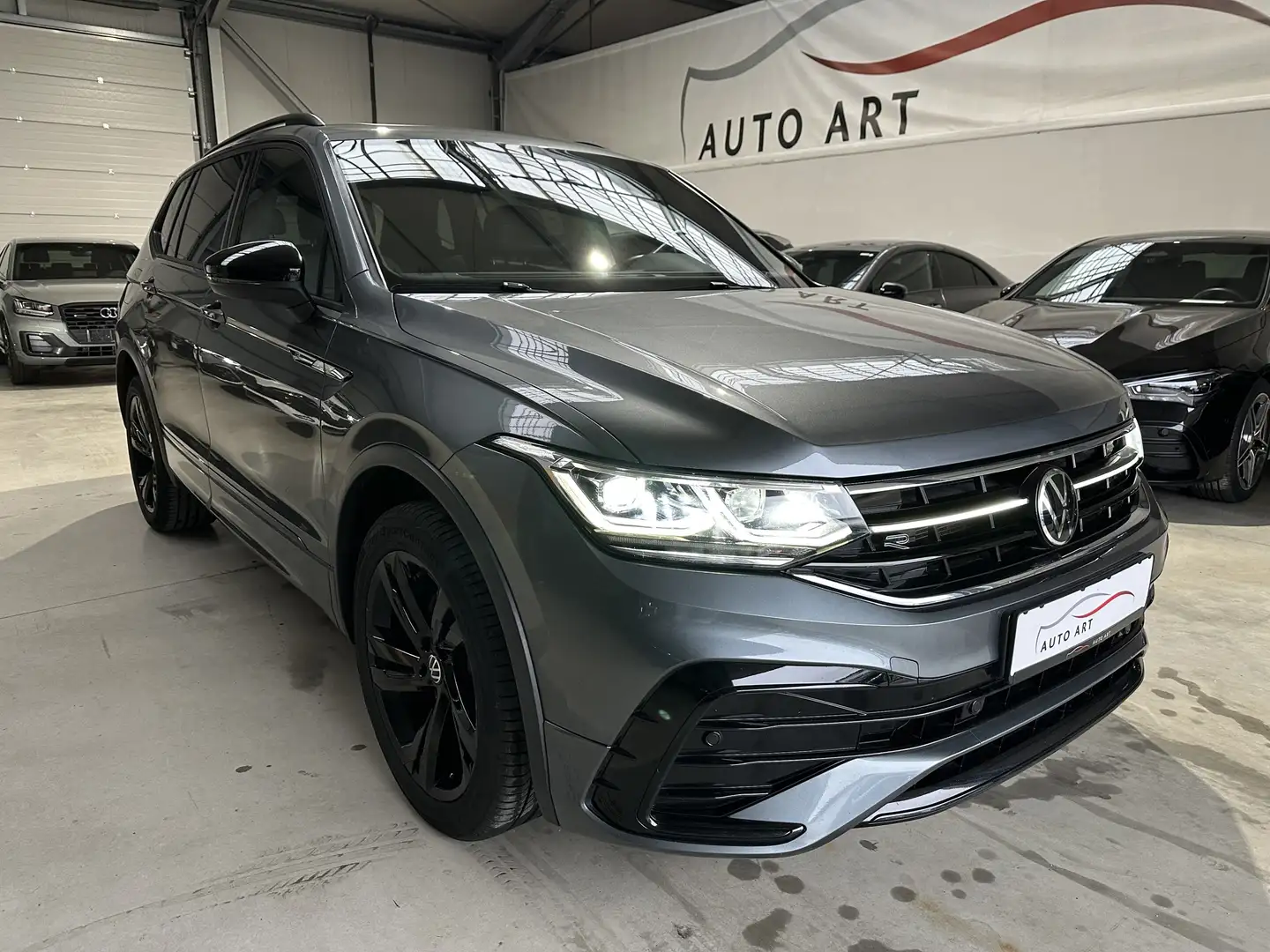 Volkswagen Tiguan Allspace R-Line 4Motion Navi Pano AHK LED Grau - 1