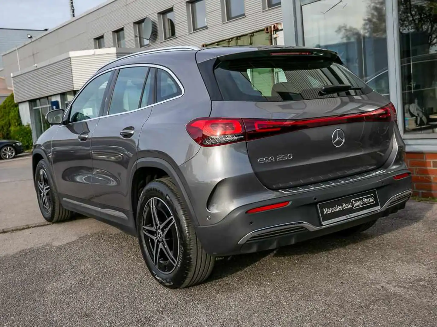Mercedes-Benz EQA 250 AMG KAMERA MBUX TOTWINKEL AMBIENTE LEDHP Gris - 2