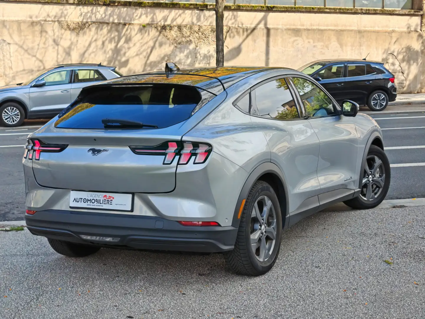 Ford Mustang Mach-E ER 99KWH 294ch Pack Technologie Plus Gris - 2