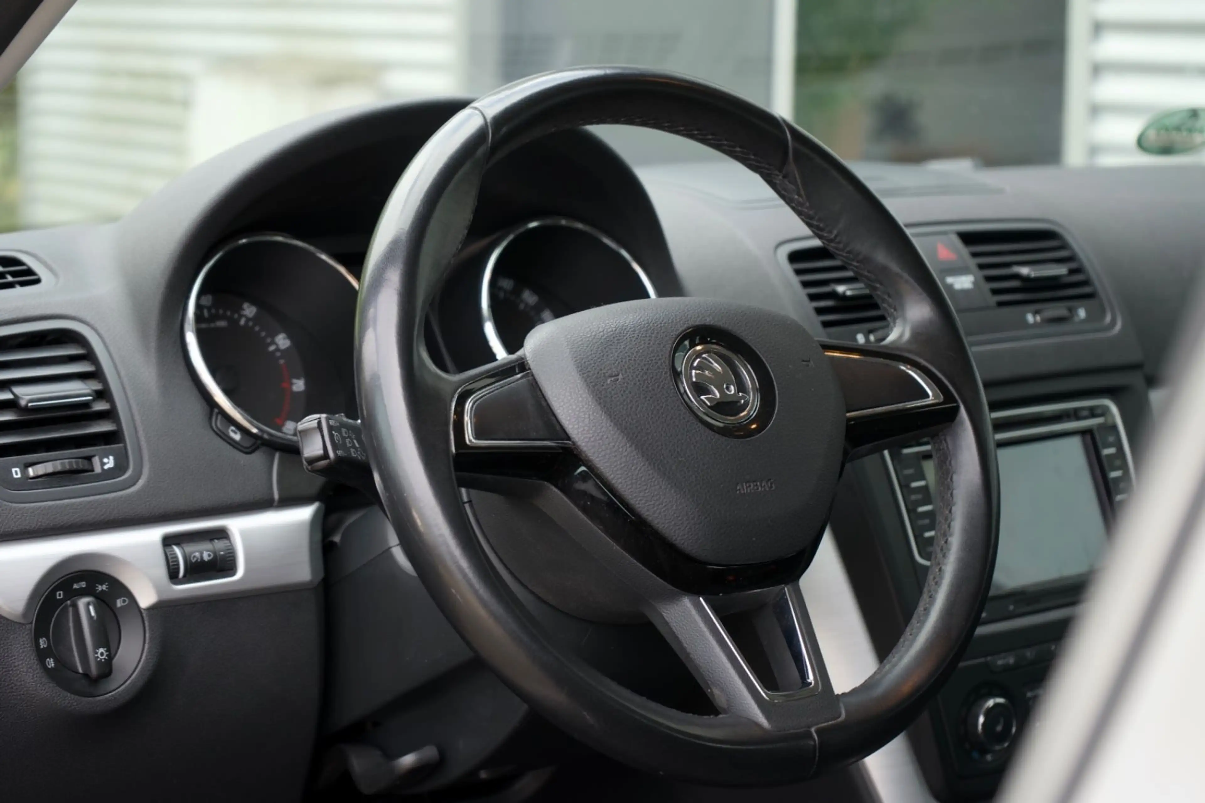 Skoda Yeti 1.4 TSI/ AUTOMATIK/ KAM/ AHK — photo 12