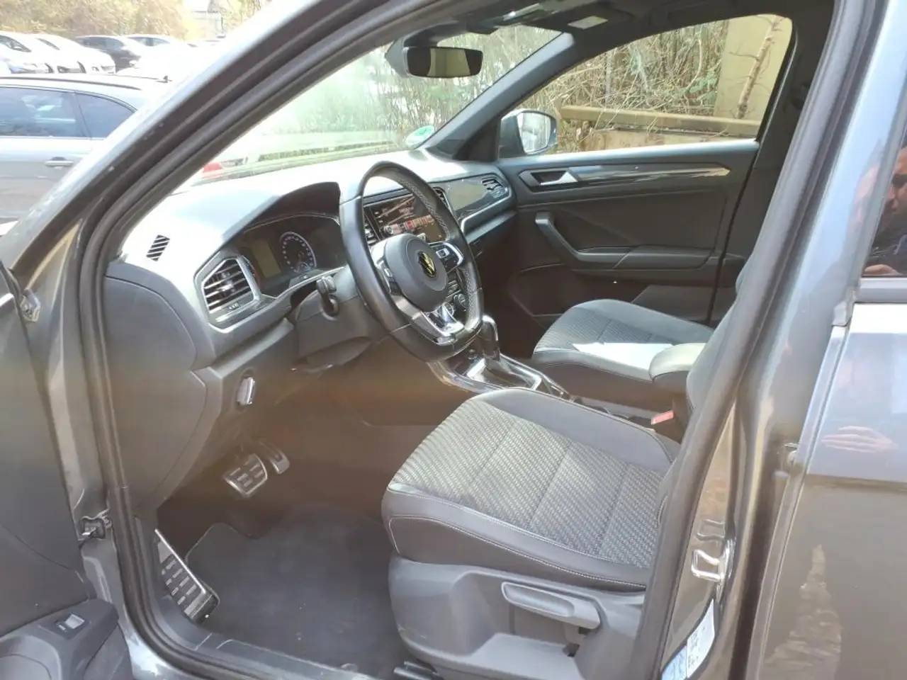 Volkswagen T-Roc 1.5 TSI DSG R-LINE +AHK +LED +ACC +CARPLAY +SHZ + 7