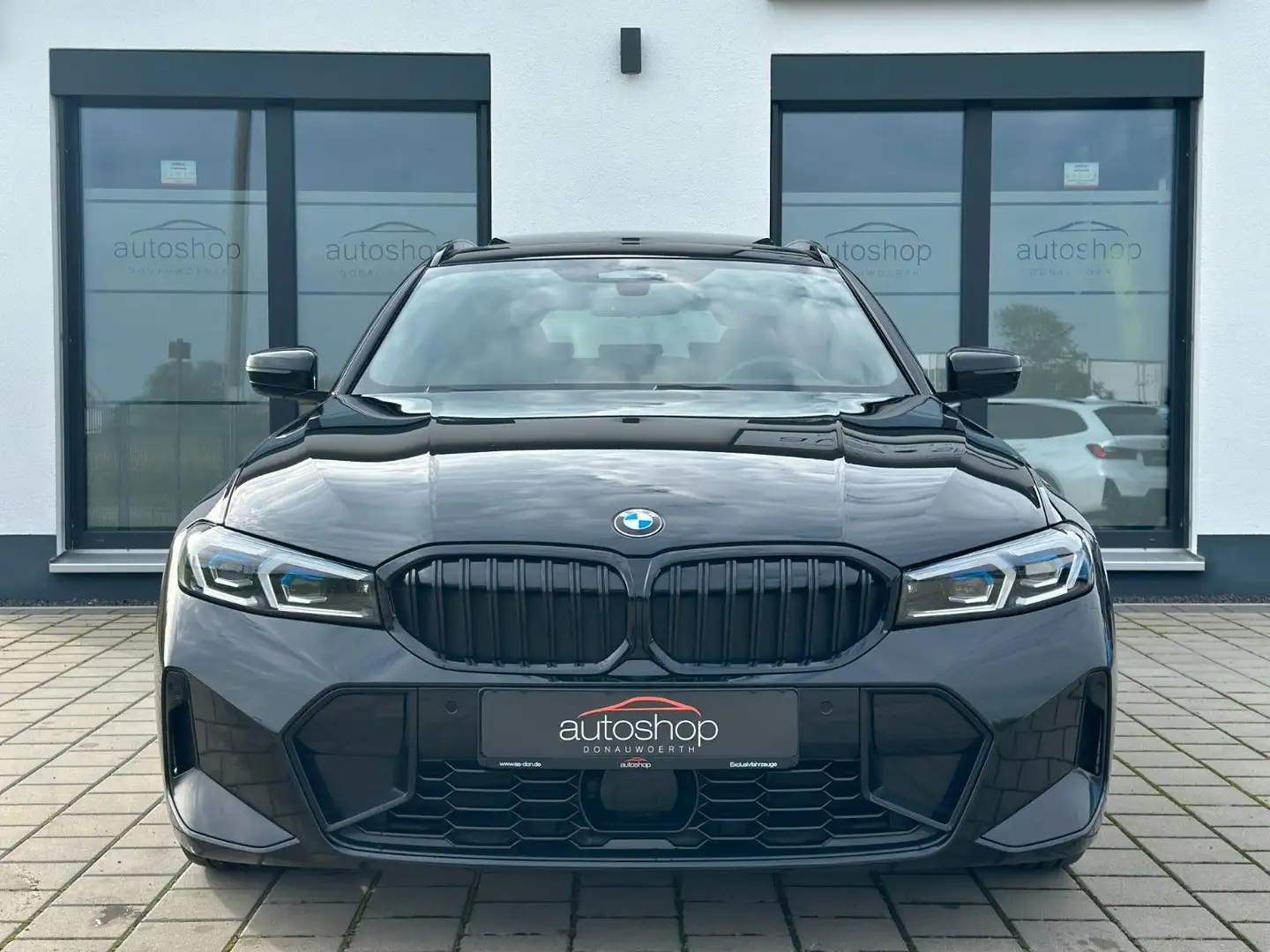 BMW 320 d Tour. xDrive/M-Sport/Pano/AHK/H&K/DrivA.Pro Schwarz - 2