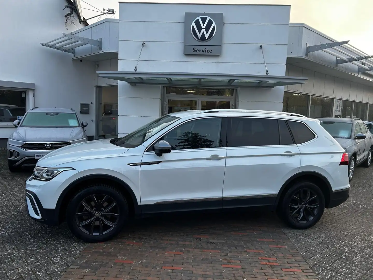 Volkswagen Tiguan Allspace BJ 1.5 TSI Life Weiß - 2