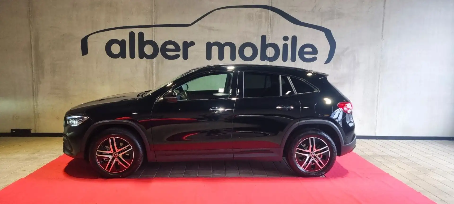 Mercedes-Benz GLA 250 GLA e   NightPaket LED ACC TOT me 360° Zwart - 2