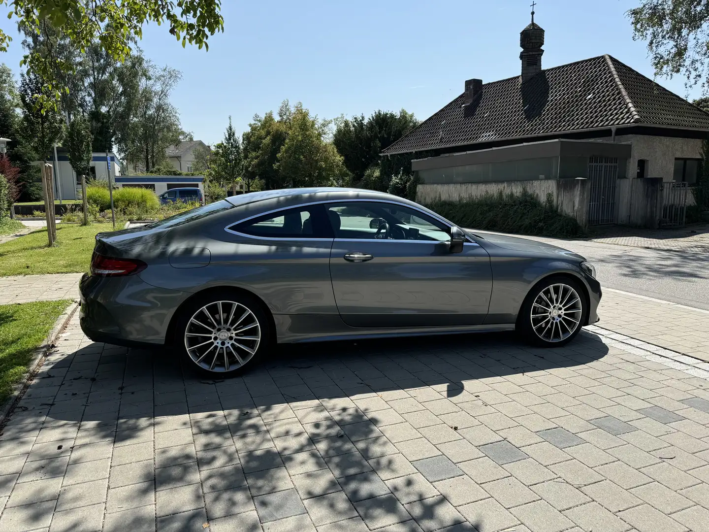 Mercedes-Benz C 200 Coupe AMG Line Grau - 1