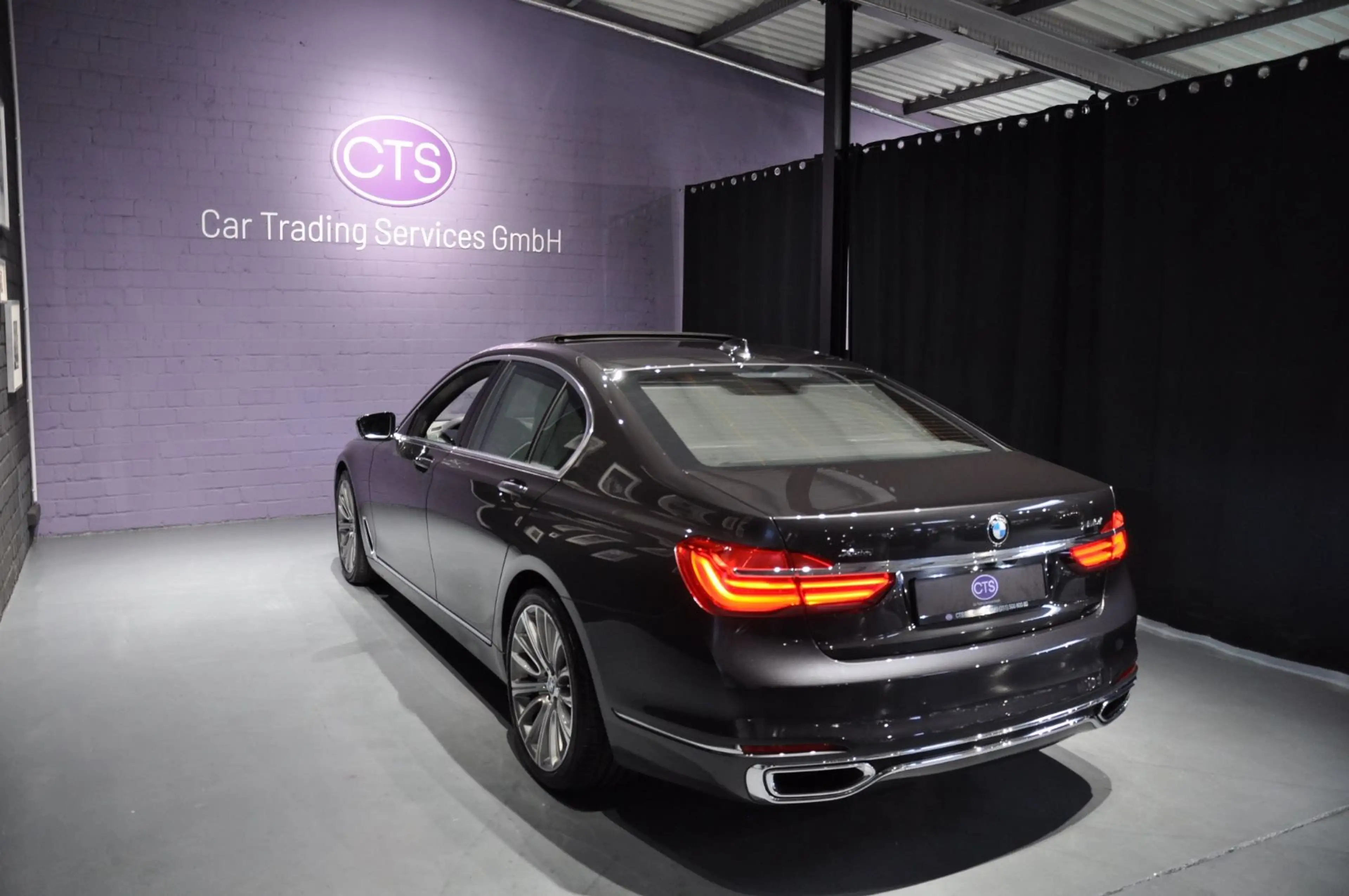 BMW 750 7 750 i xDrive — photo 9