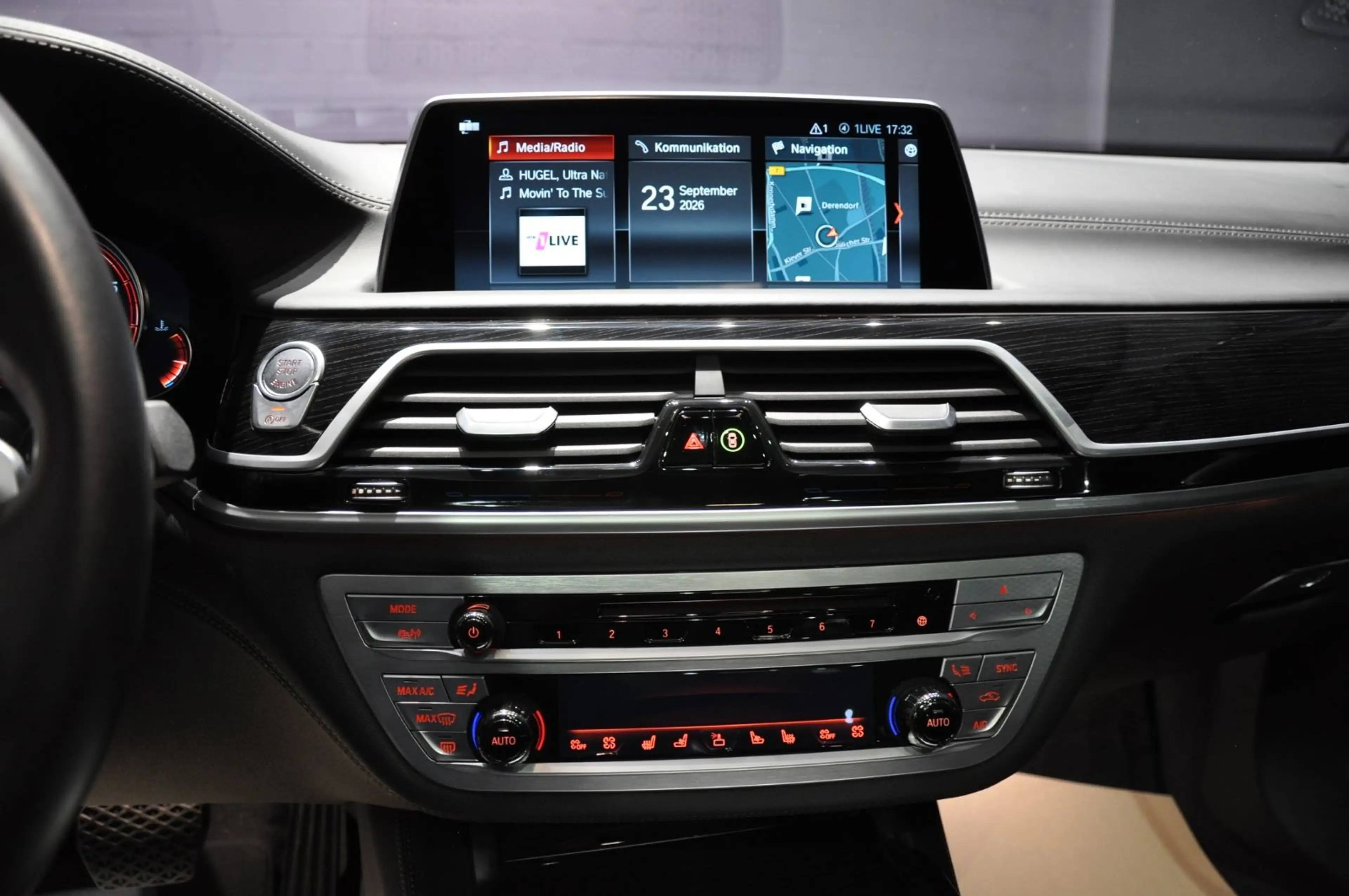 BMW 750 7 750 i xDrive — photo 13