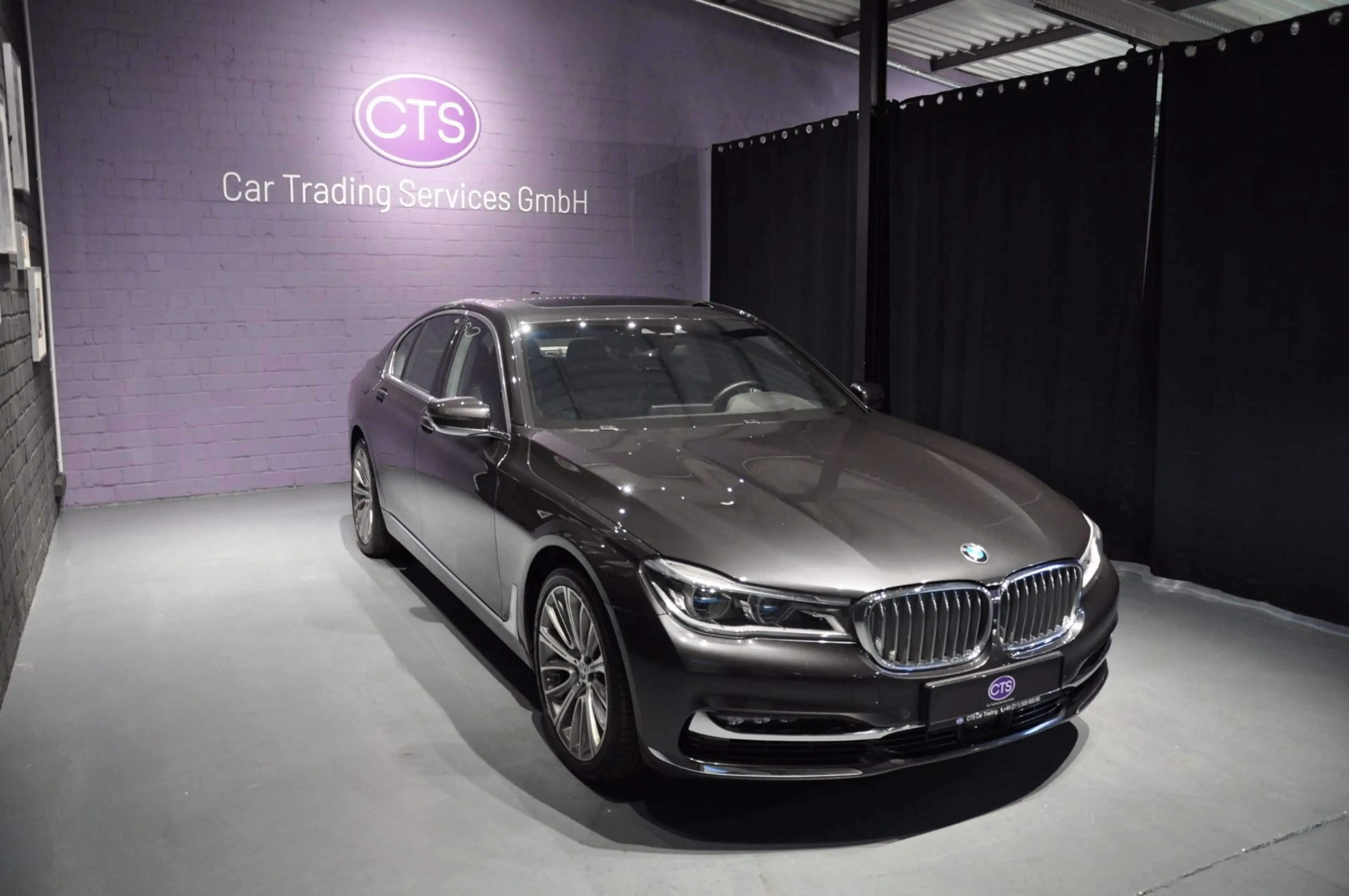 BMW 750 7 750 i xDrive — photo 11