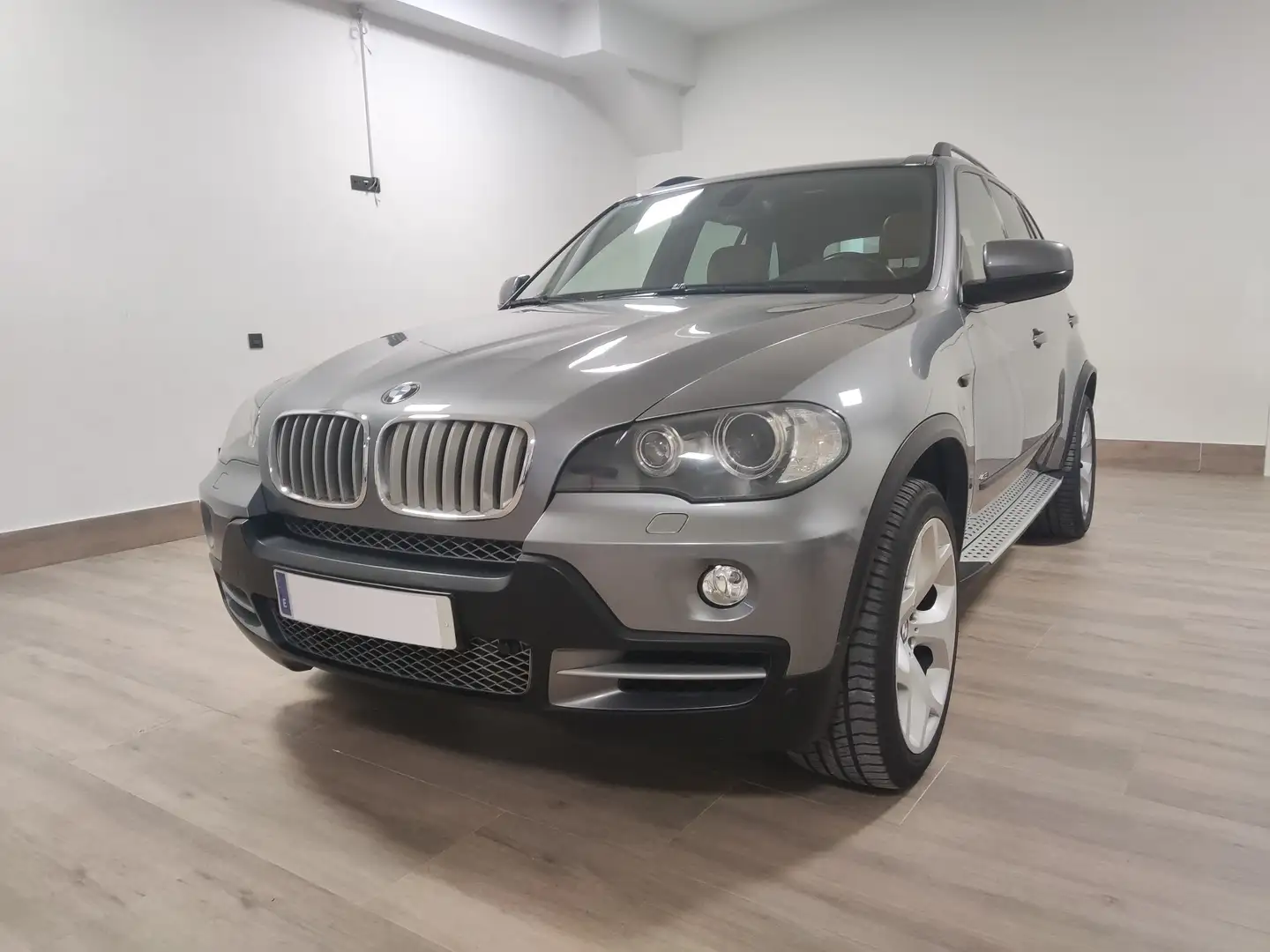 BMW X5 4.8iA - 2