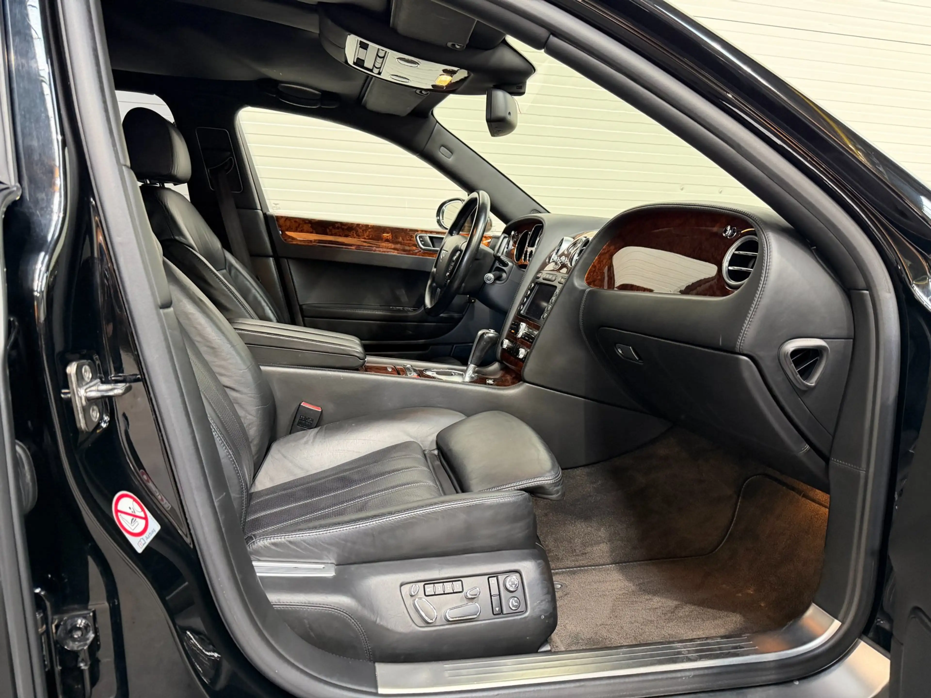 Bentley Flying Spur Continental 6.0 W12 — photo 17