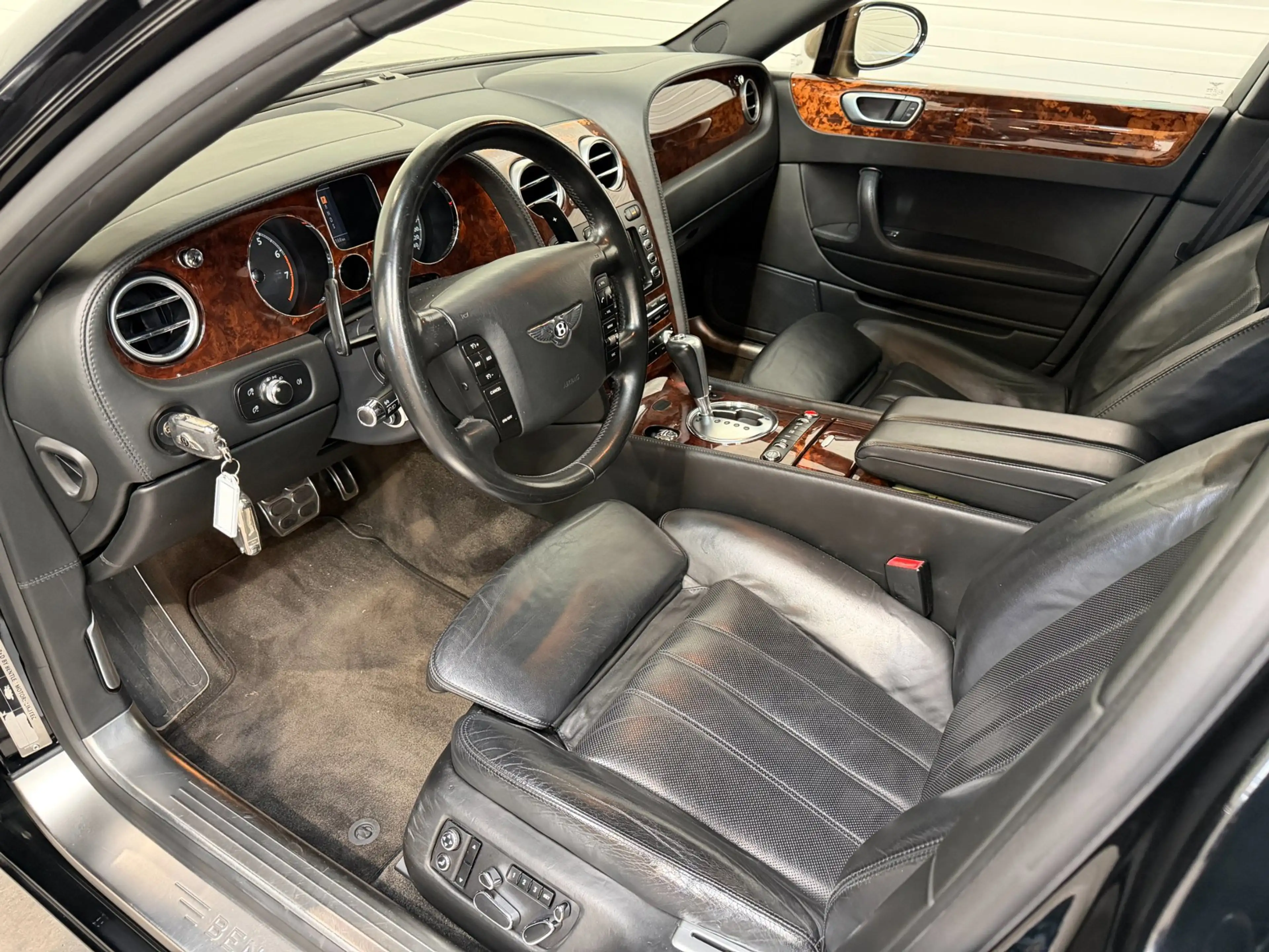 Bentley Flying Spur Continental 6.0 W12 — photo 25
