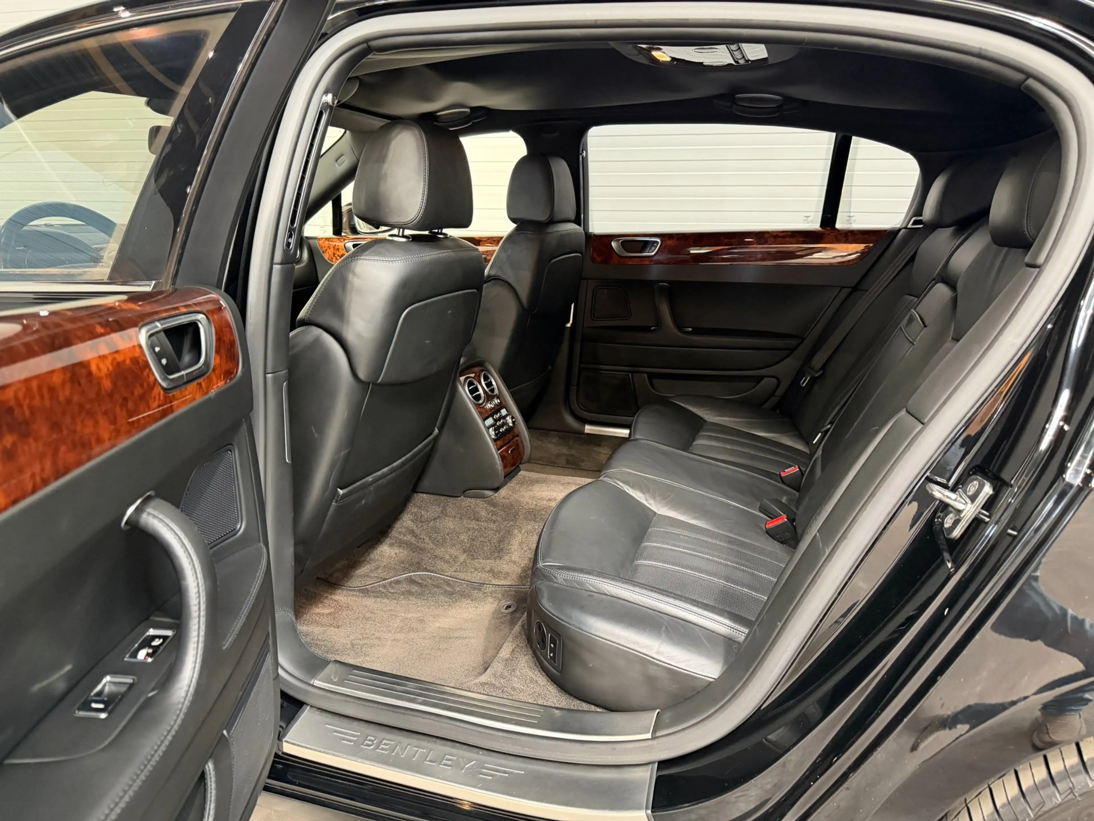Bentley Flying Spur Continental 6.0 W12 — photo 23
