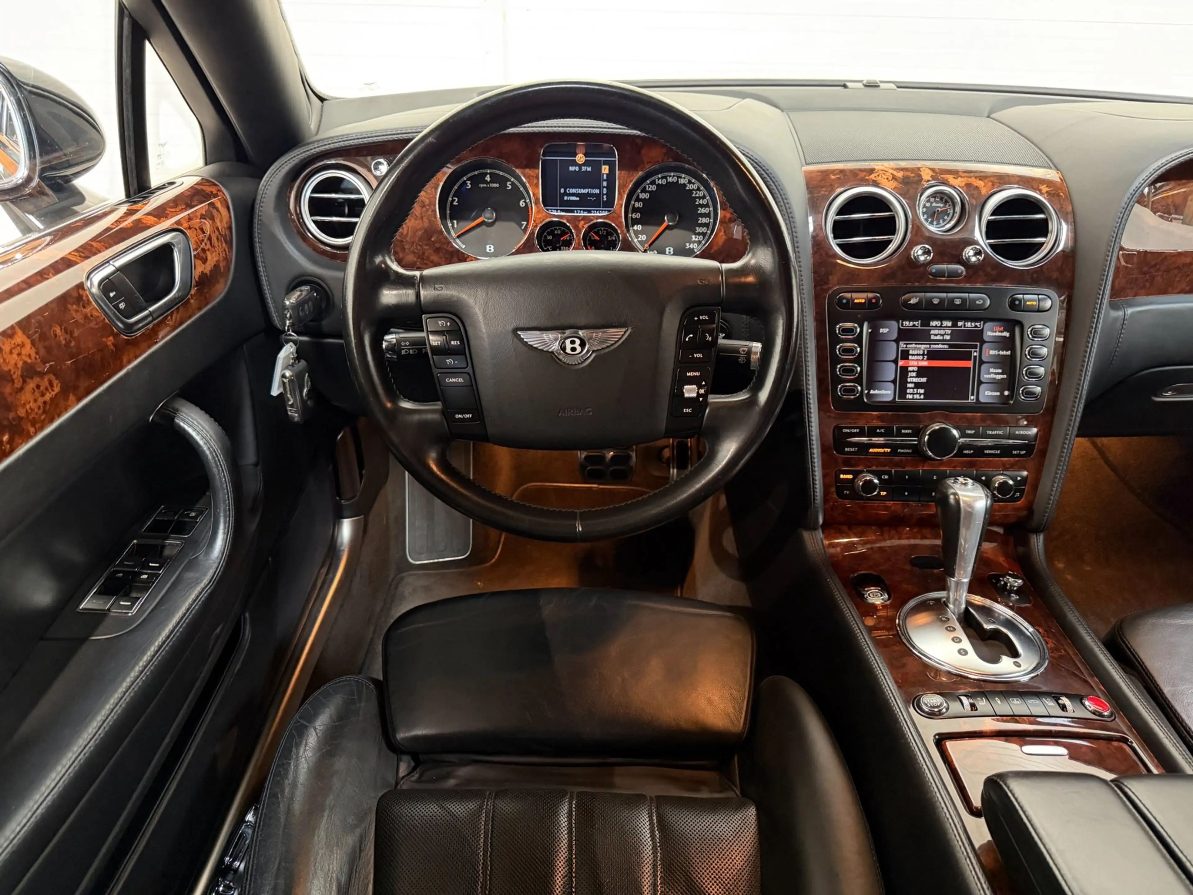 Bentley Flying Spur Continental 6.0 W12 — photo 13