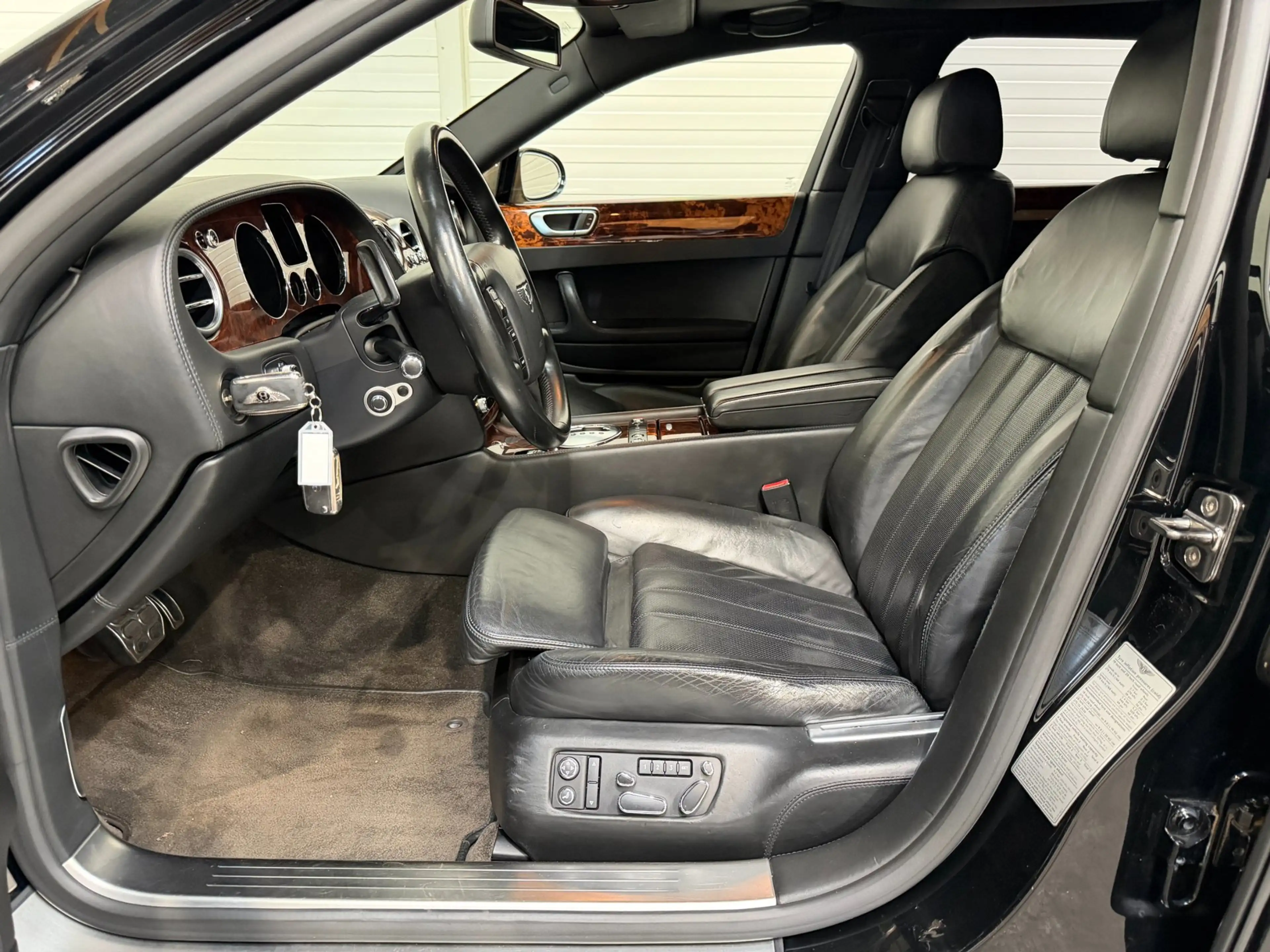 Bentley Flying Spur Continental 6.0 W12 — photo 16