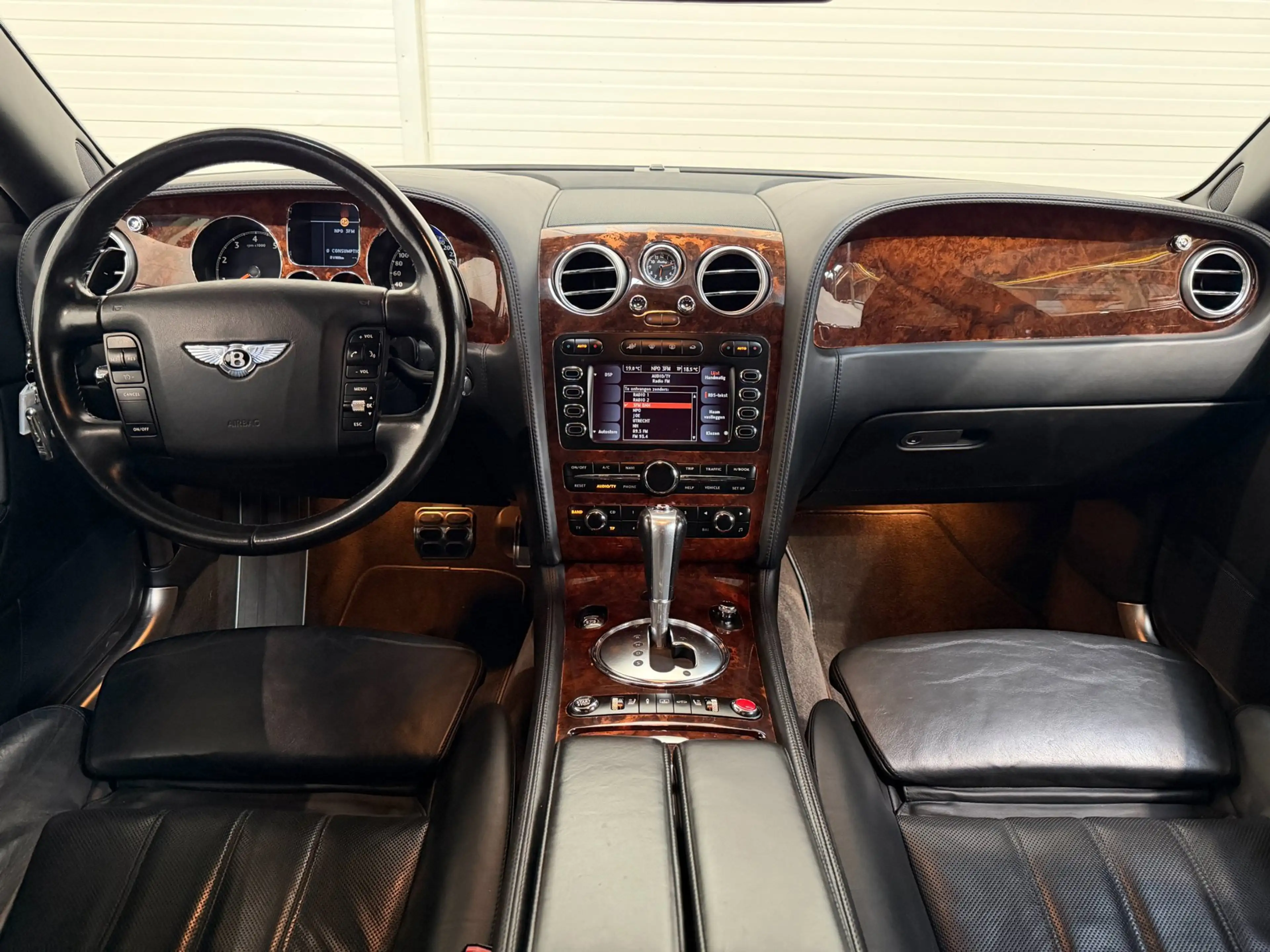 Bentley Flying Spur Continental 6.0 W12 — photo 12